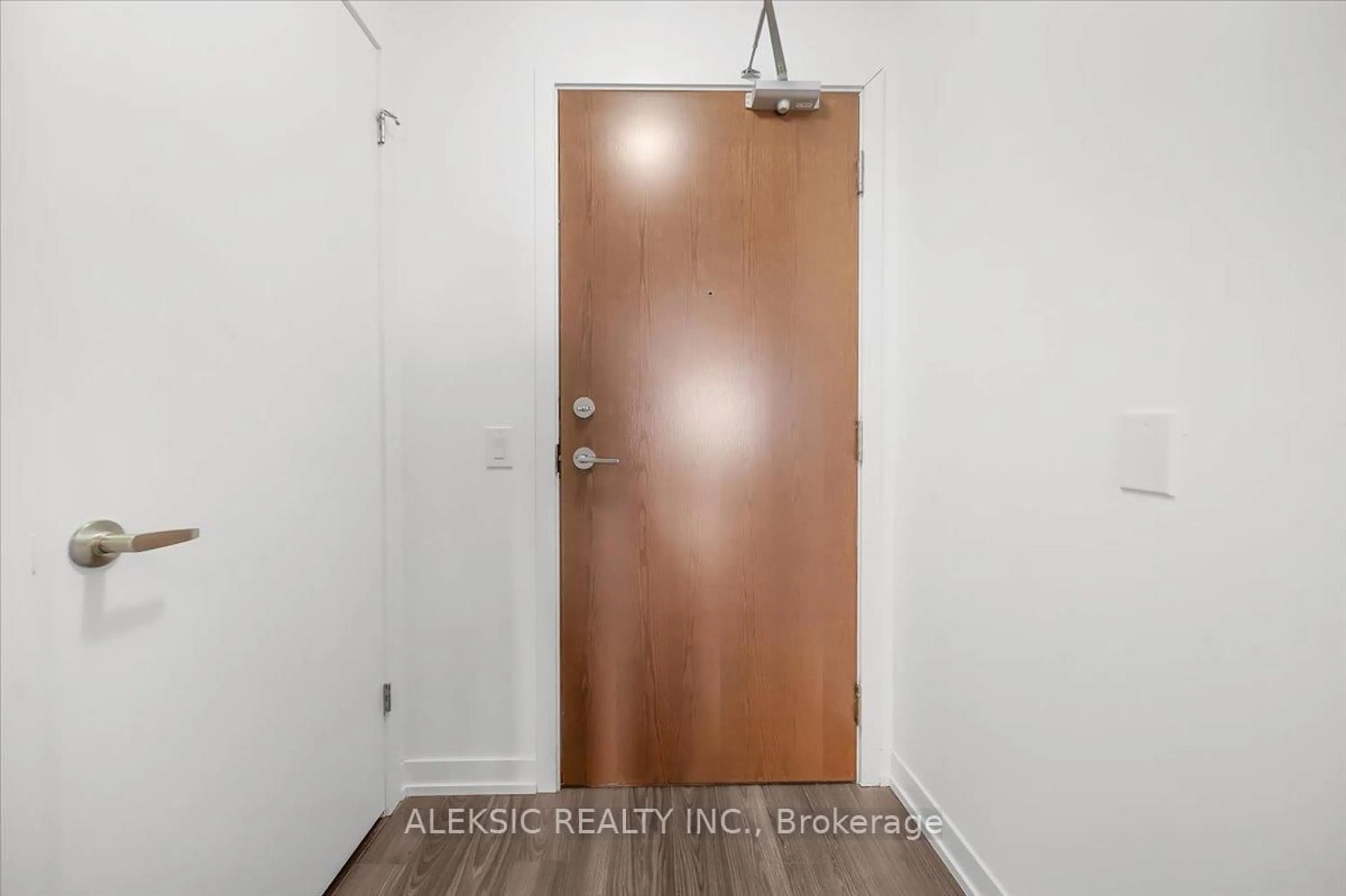 Indoor entryway for 2560 Eglinton Ave #2203, Mississauga Ontario L5M 0Y3