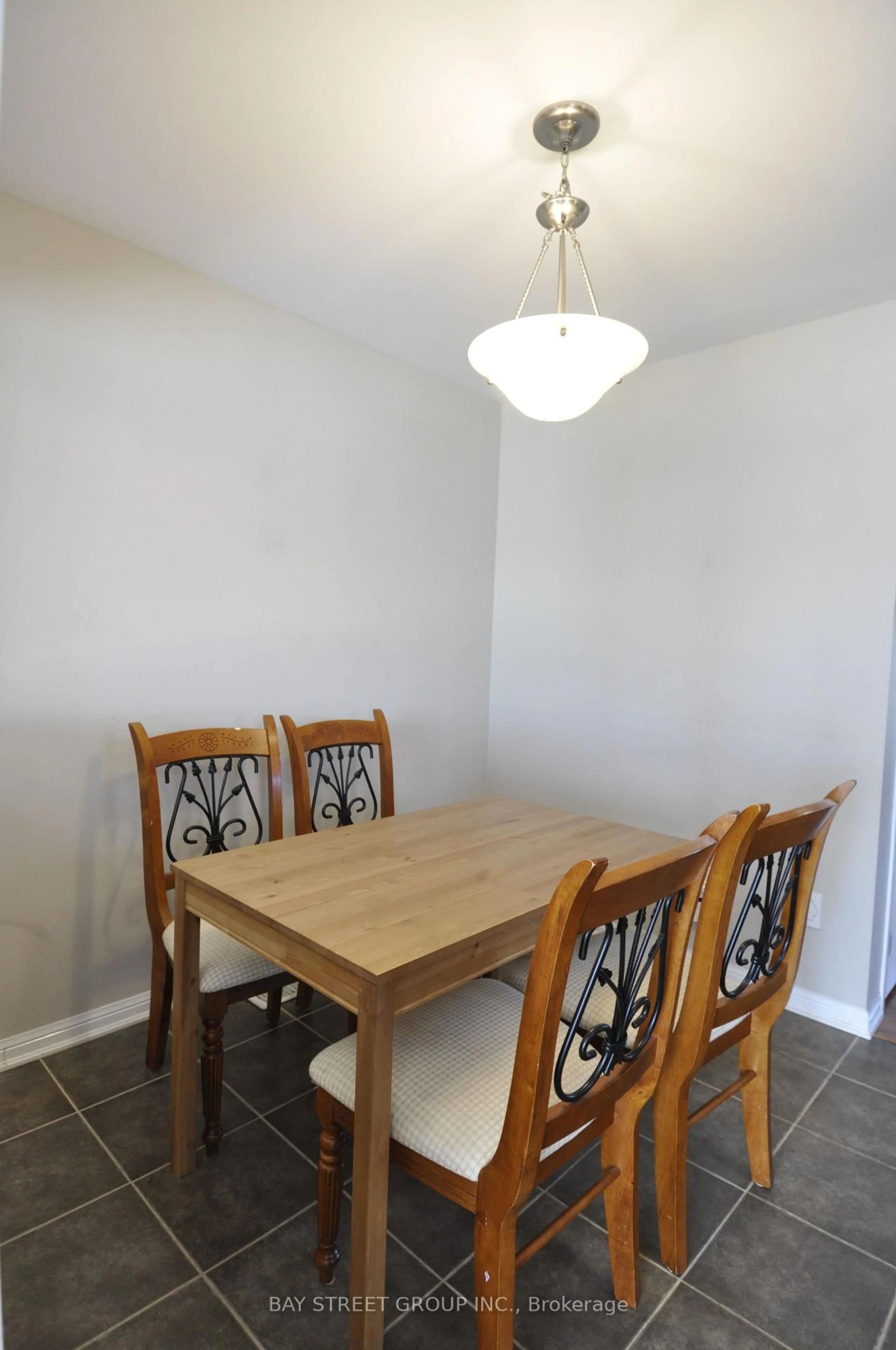 Dining room, wood/laminate floor for 2266 Baronwood Dr, Oakville Ontario L6M 0G6