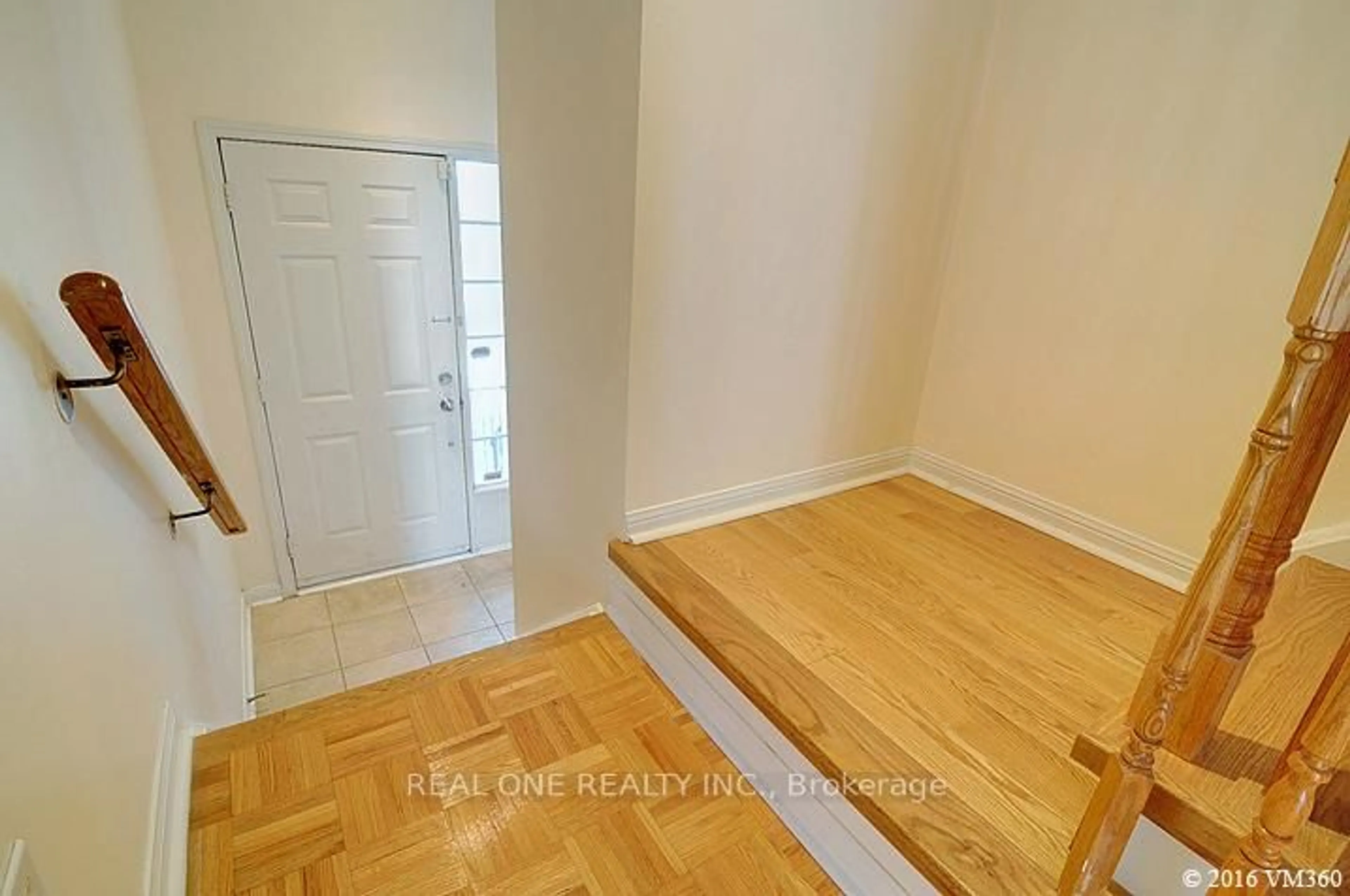 Indoor entryway for 80 Acorn Pl #37, Mississauga Ontario L4Z 3S7