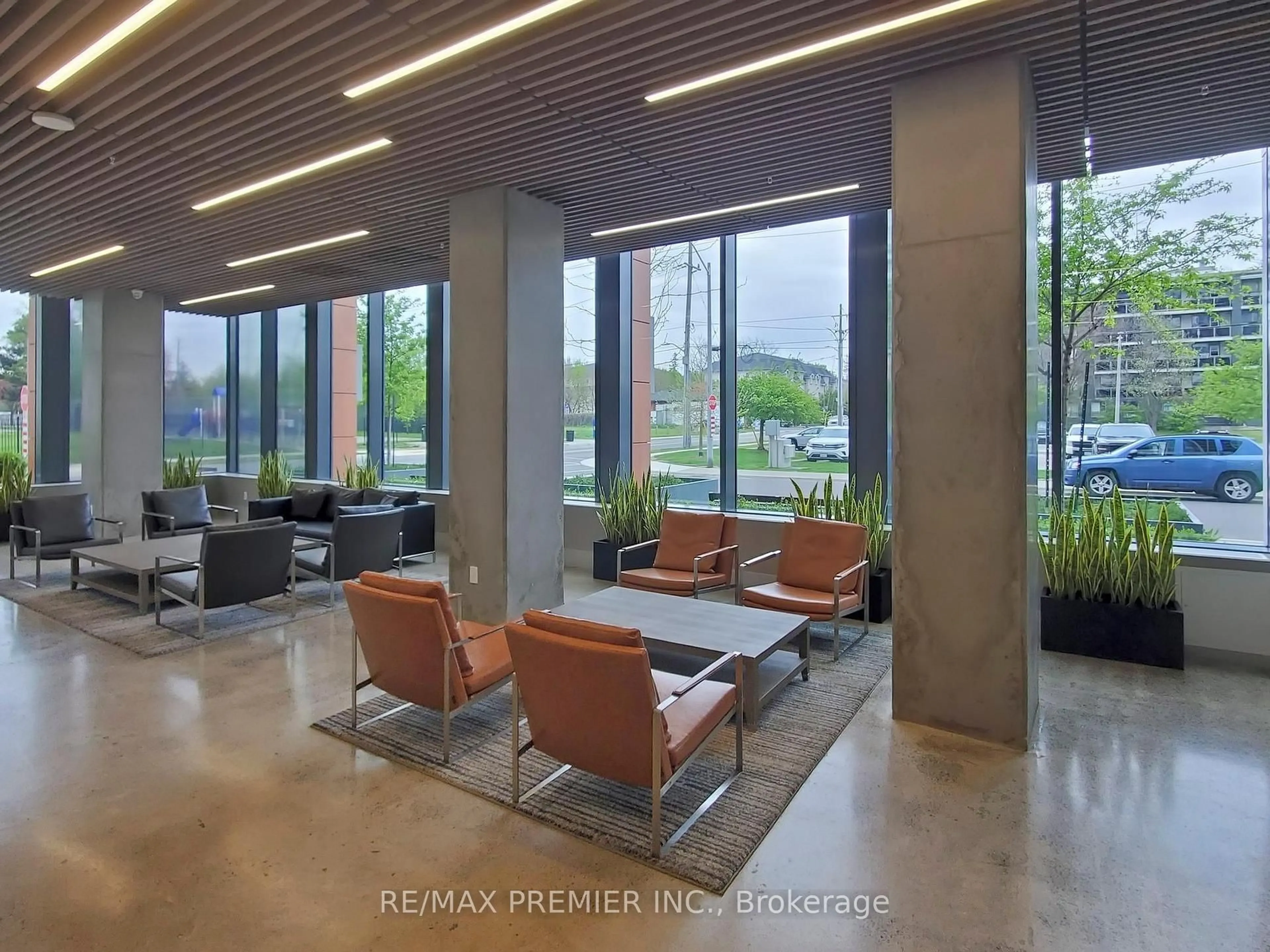 Indoor foyer for 500 Brock Ave #2003, Burlington Ontario L7S 1N1