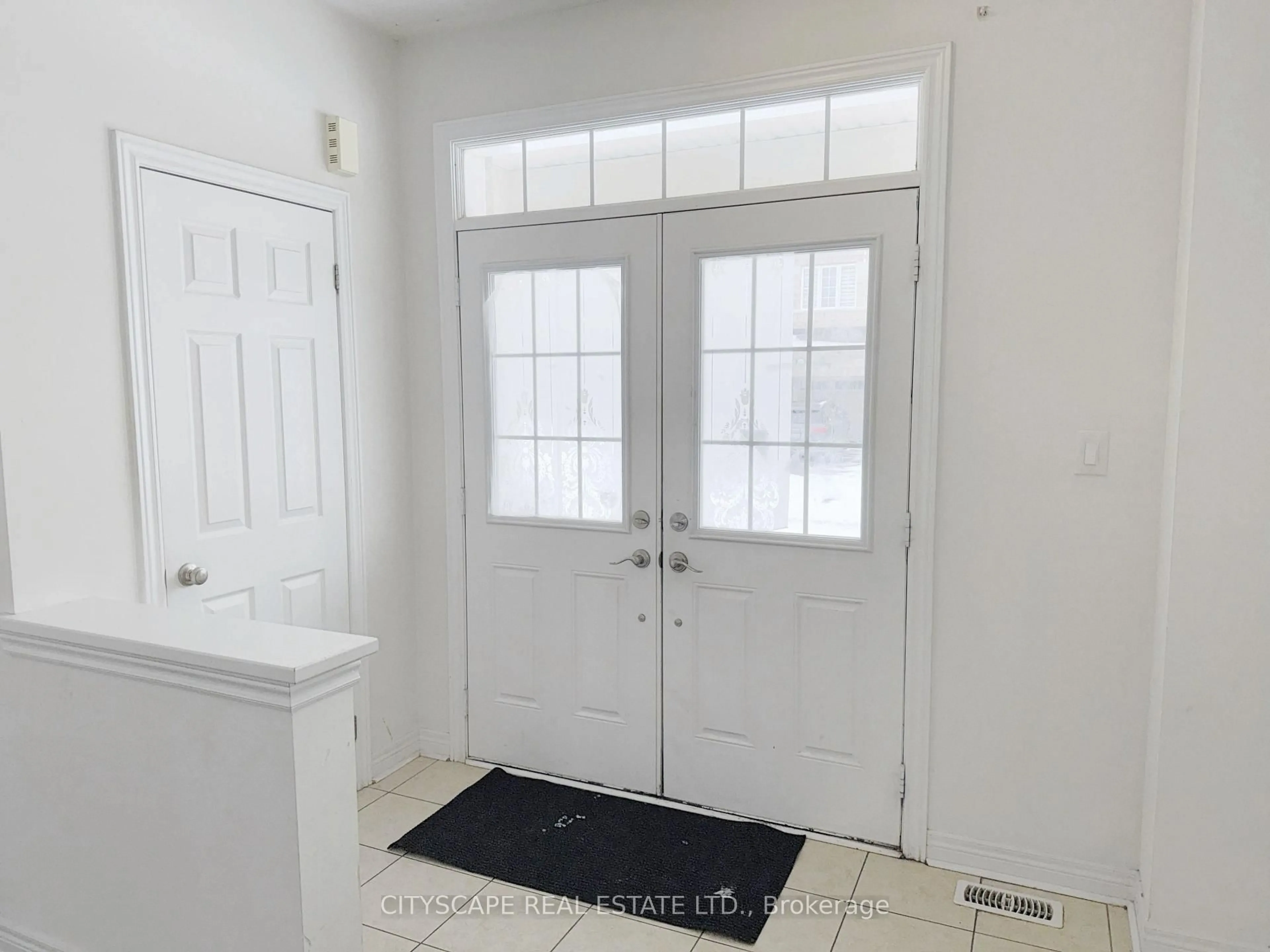 Indoor entryway for 15 Zanetta Cres, Brampton Ontario L6Y 6A3