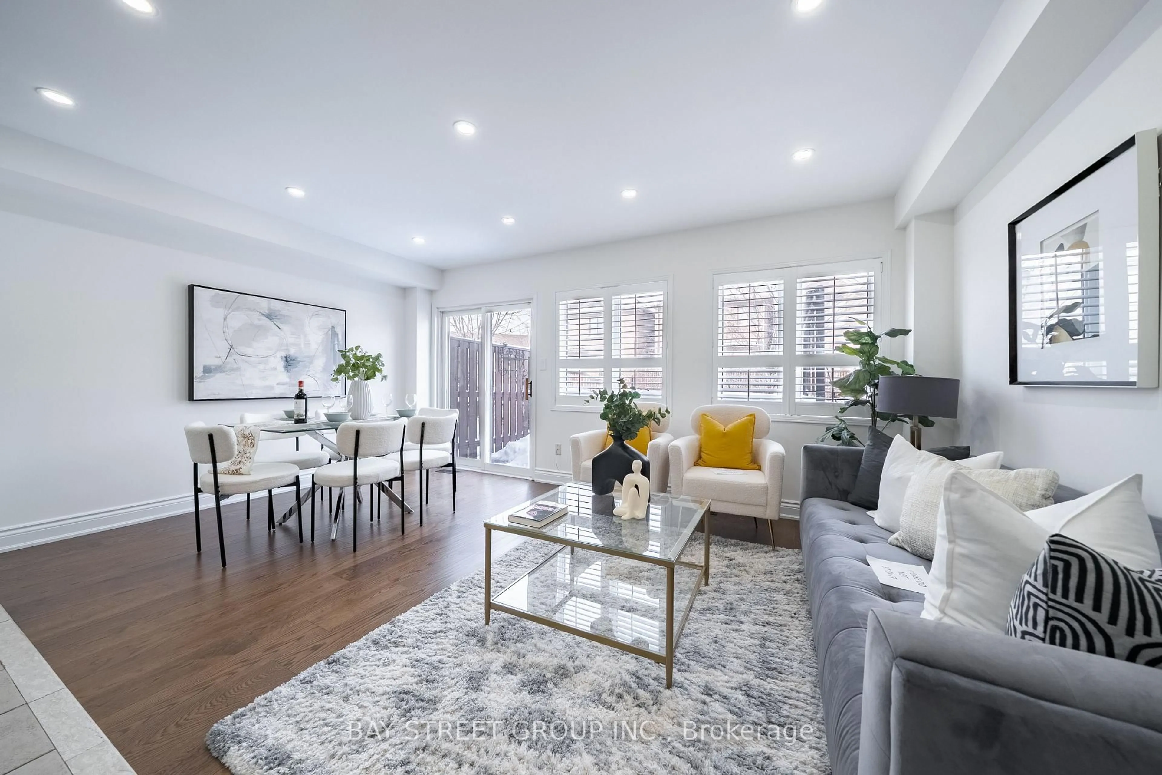 Living room with furniture, unknown for 2398 Nichols Dr, Oakville Ontario L6H 6T1