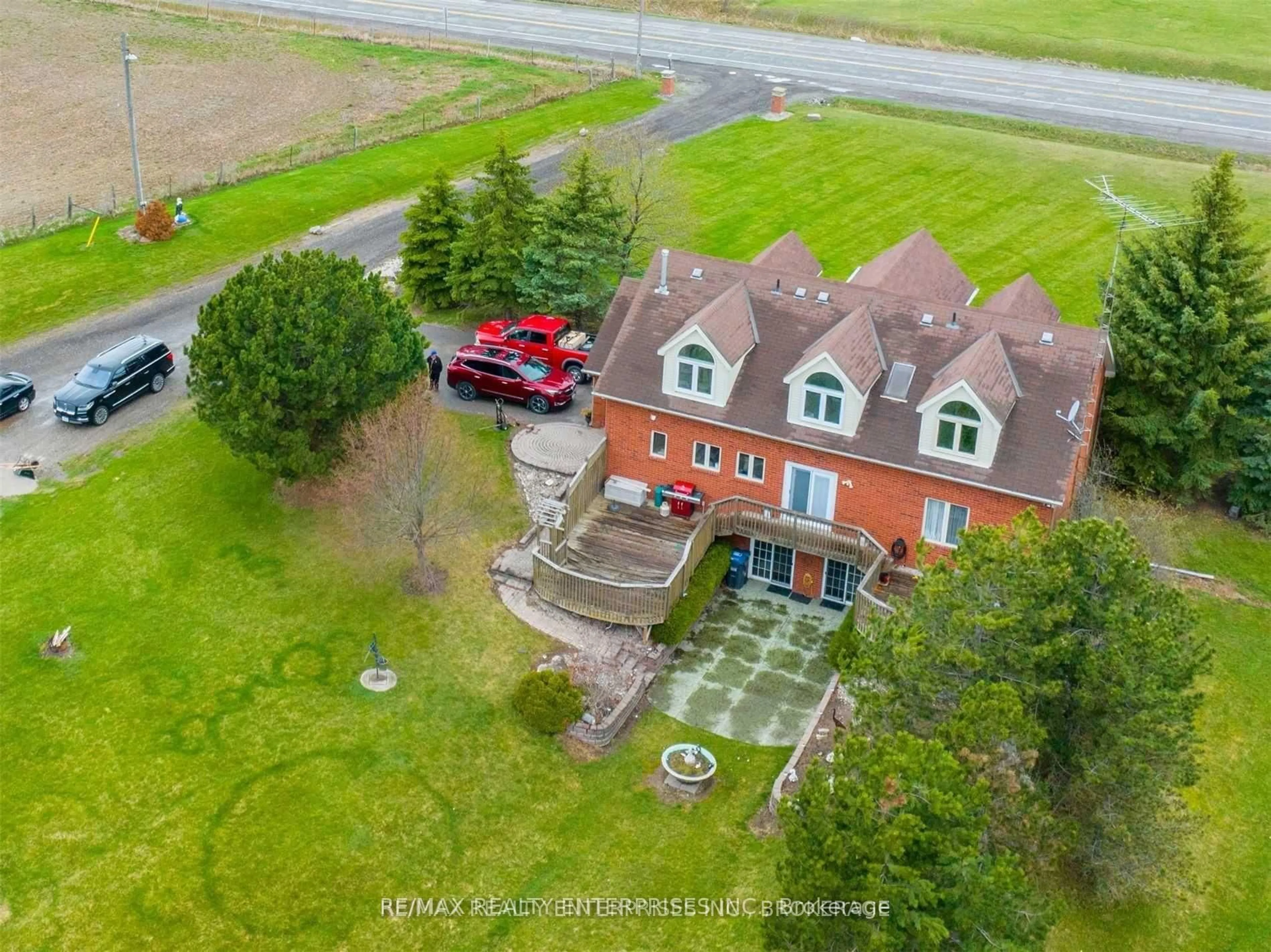 A pic from outside/outdoor area/front of a property/back of a property/a pic from drone, building for 767 Mayfield Rd, Brampton Ontario L7A 0C5