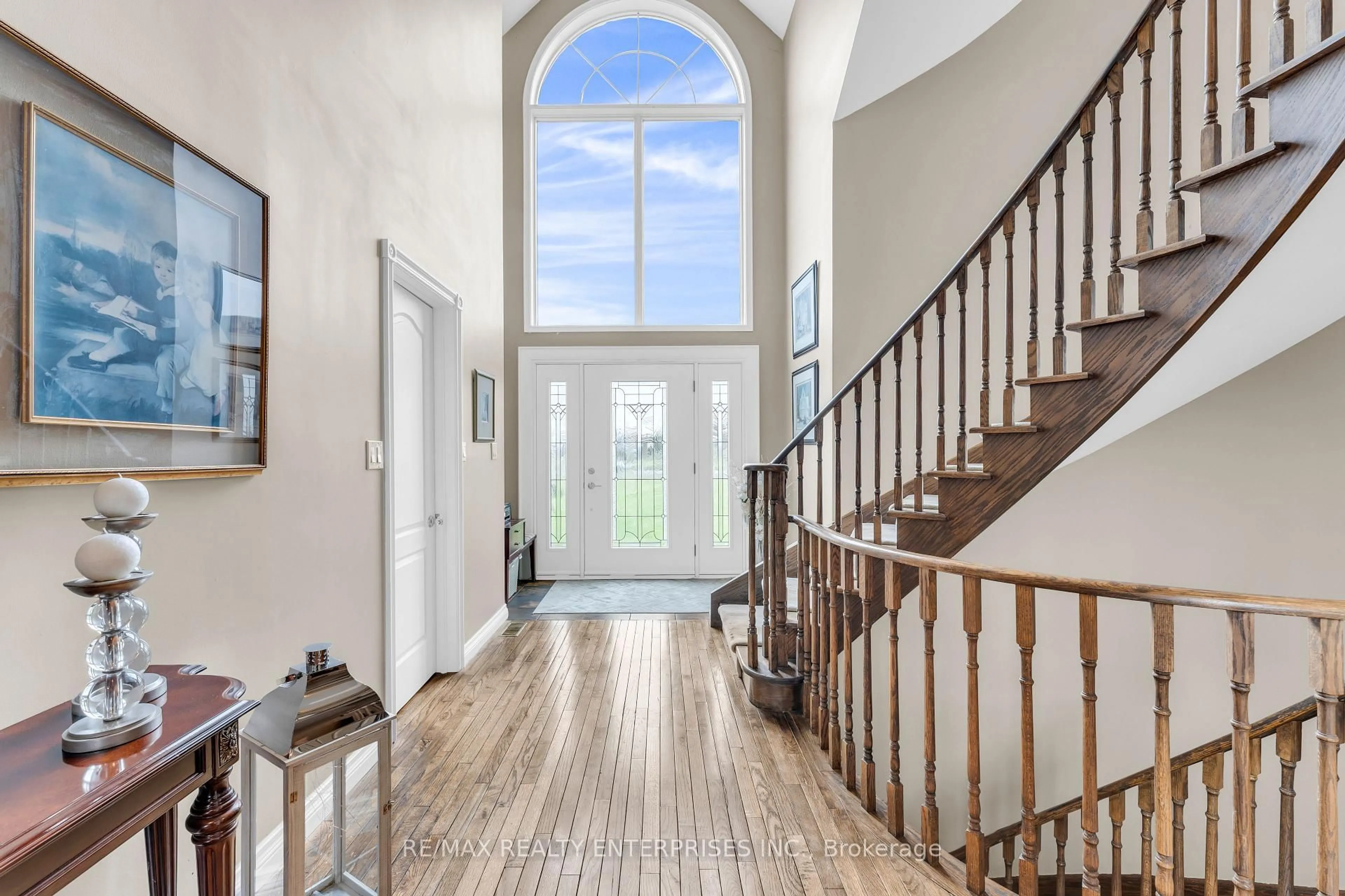 Indoor entryway for 767 Mayfield Rd, Brampton Ontario L7A 0C5