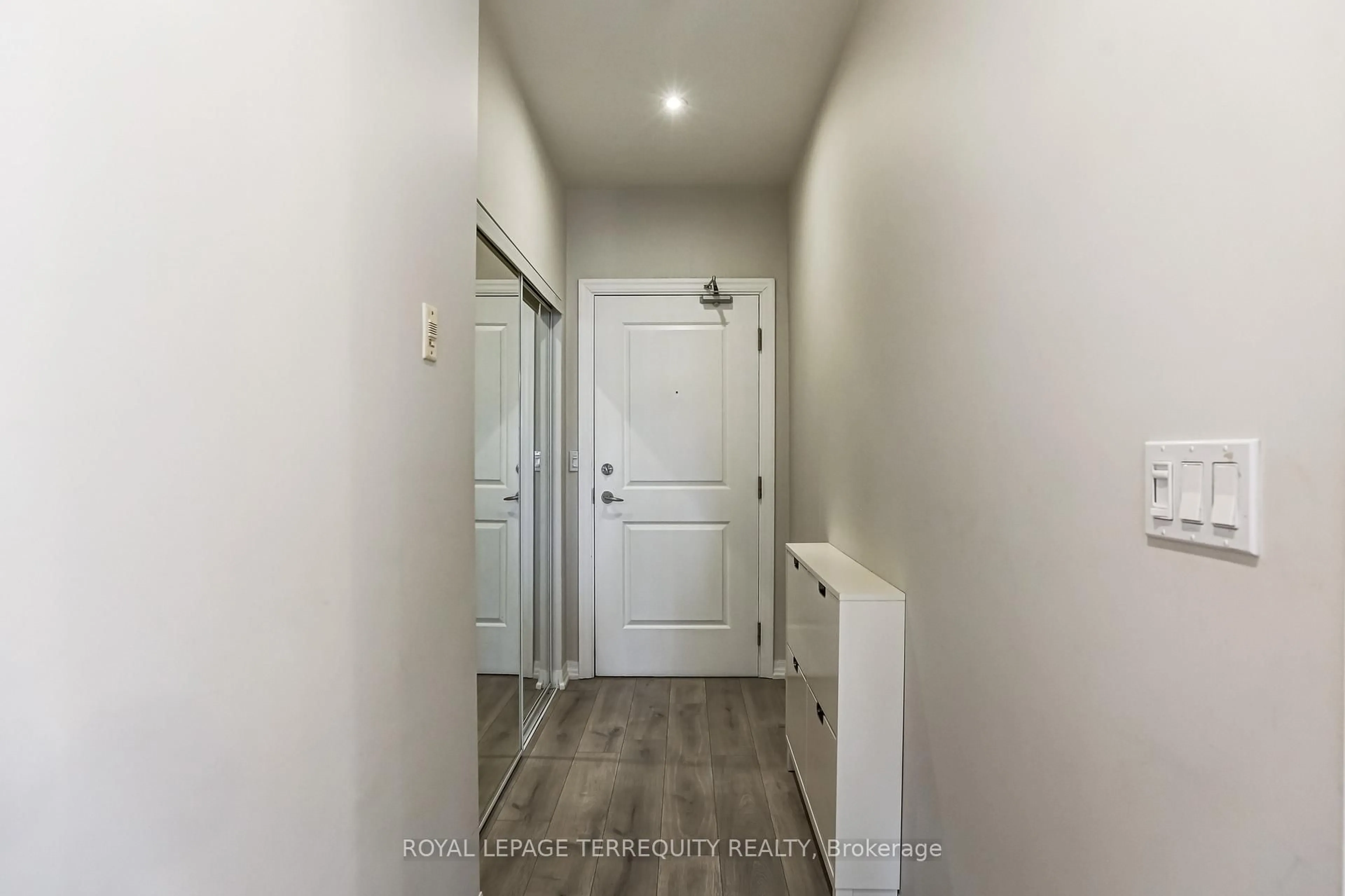 Indoor entryway for 245 Dalesford Rd #422, Toronto Ontario M8Y 4H7