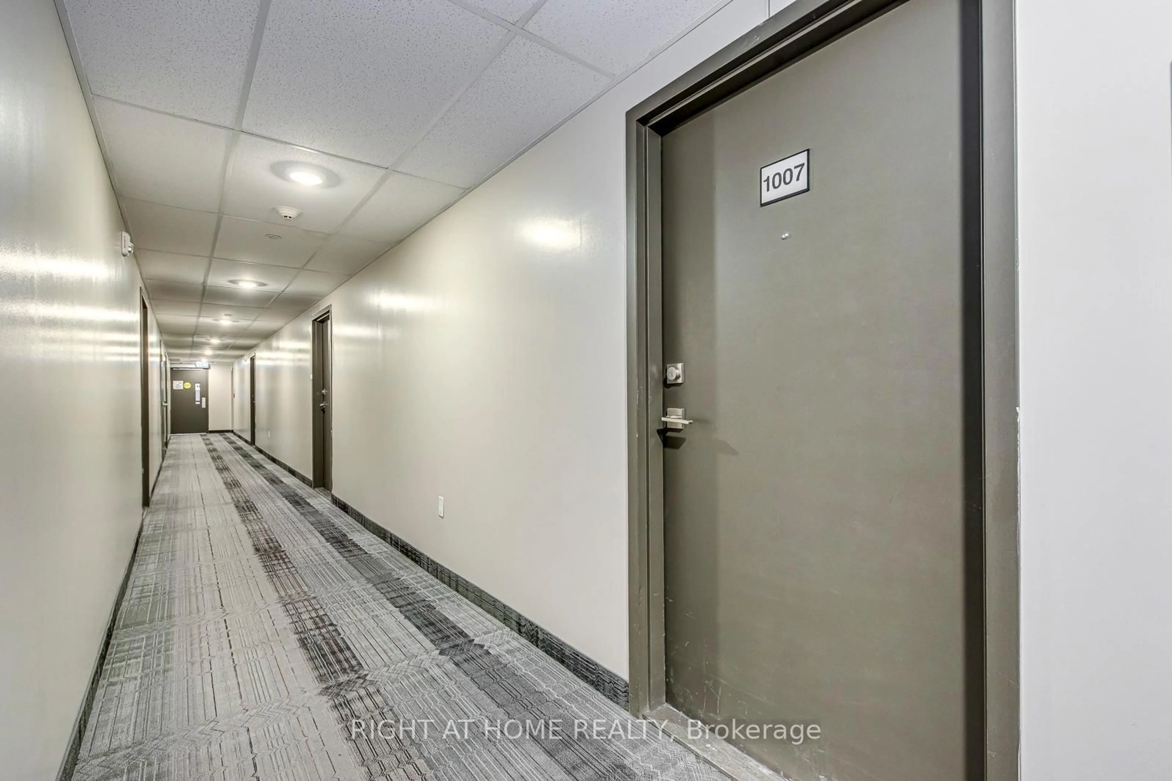 Indoor foyer for 716 Main St #1007, Milton Ontario L9T 3P6
