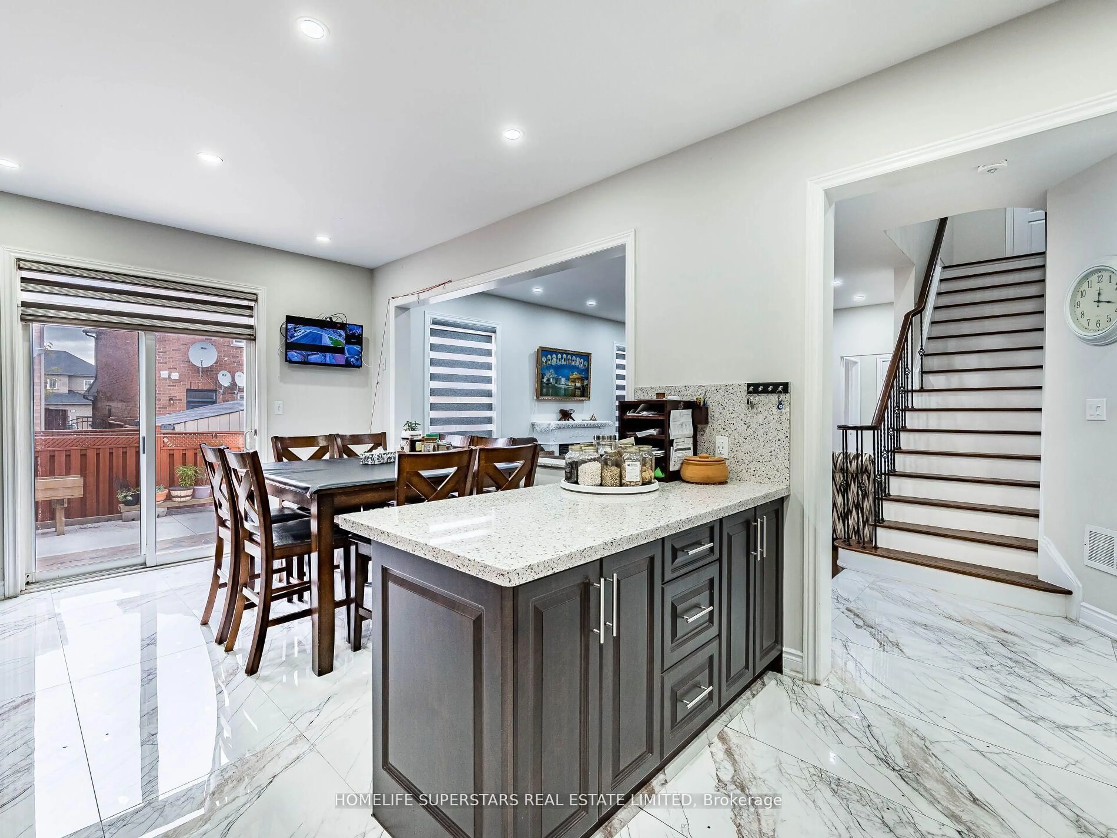 Open concept kitchen, ceramic/tile floor for 13 Wallaby Way, Brampton Ontario L6R 3G1