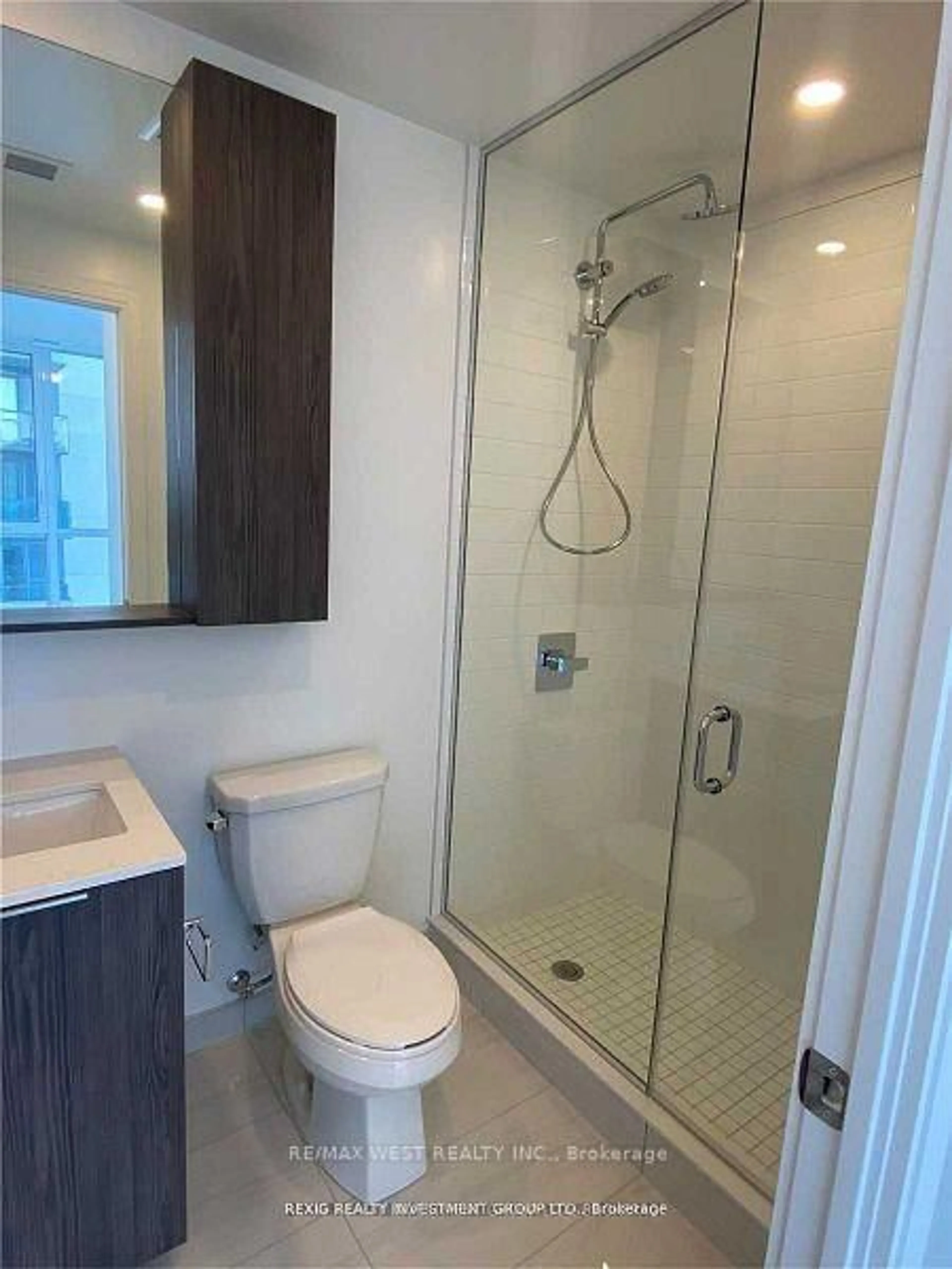 Standard bathroom, ceramic/tile floor for 70 Annie Craig Dr #404, Toronto Ontario M8V 0G2