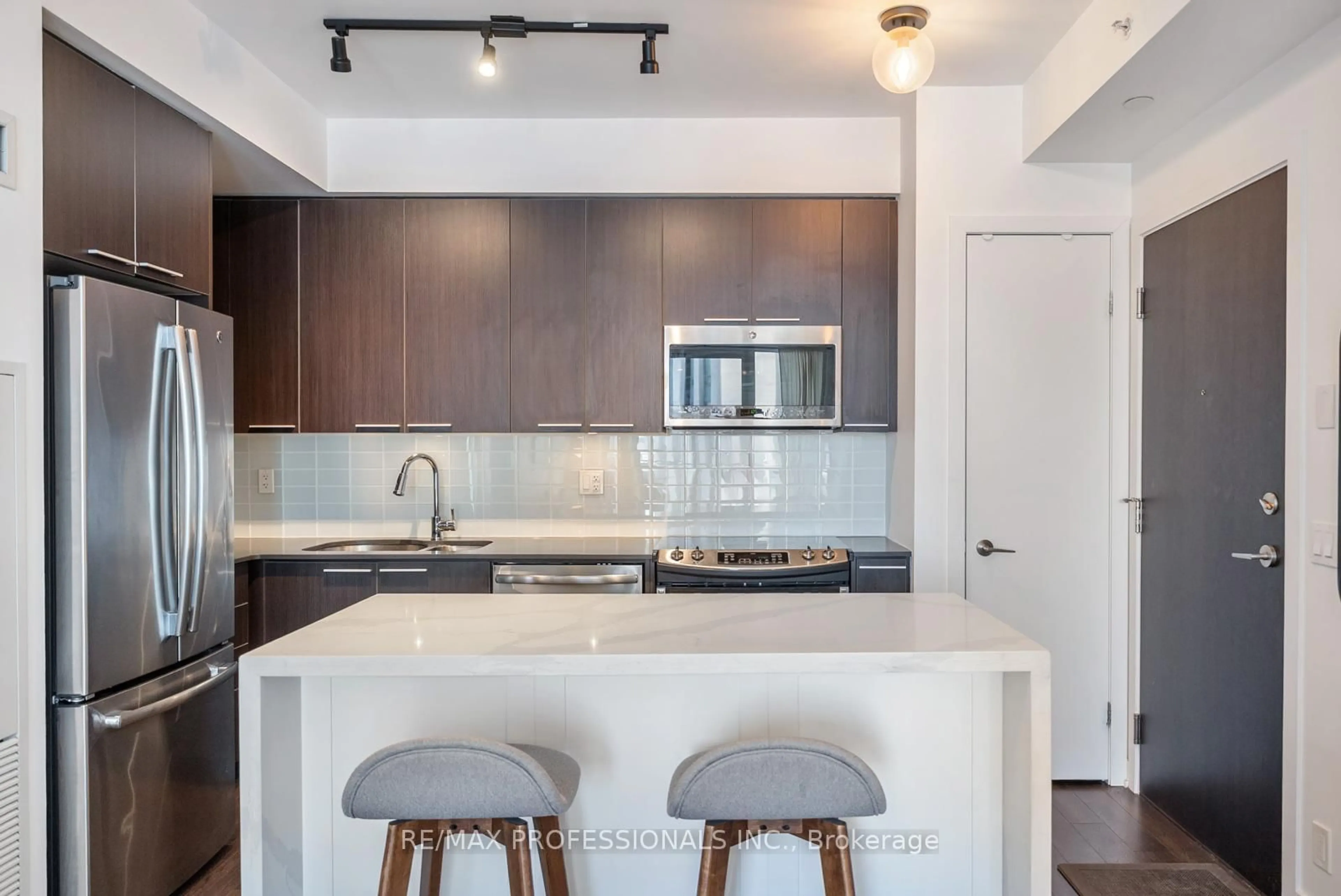 Unknown for 10 Park Lawn Rd #1705, Toronto Ontario M8Y 3H8