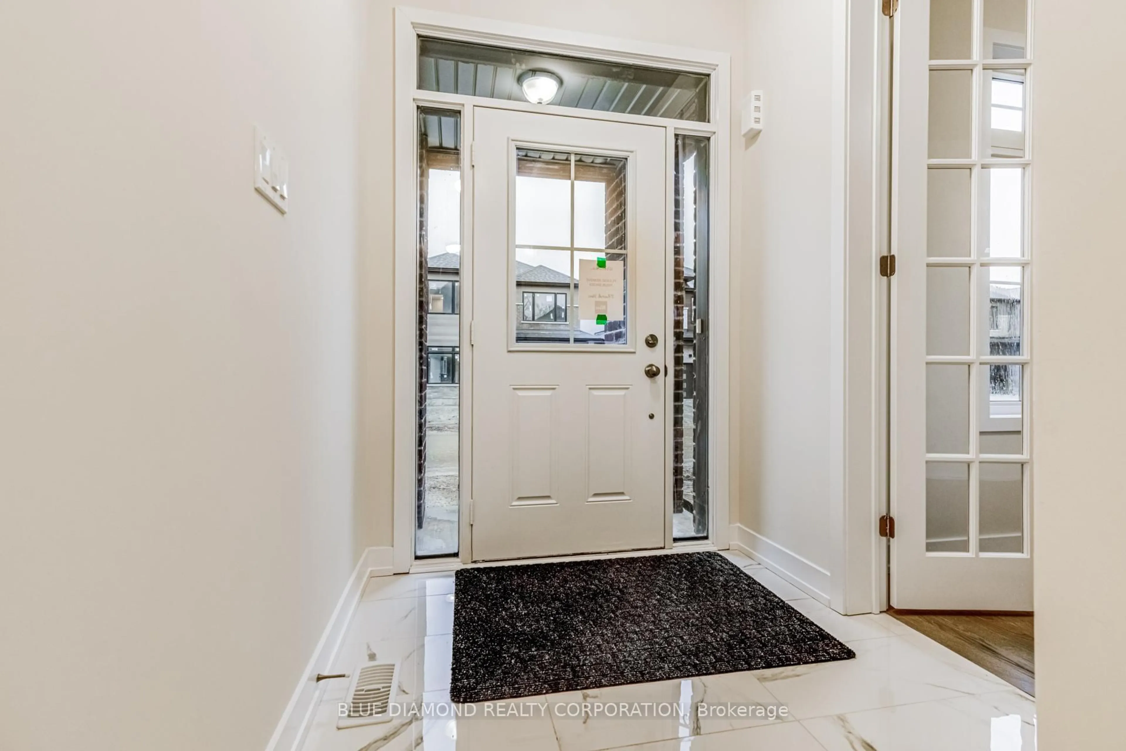 Indoor entryway for 1483 WELLWOOD Terr, Milton Ontario L9E 1V2