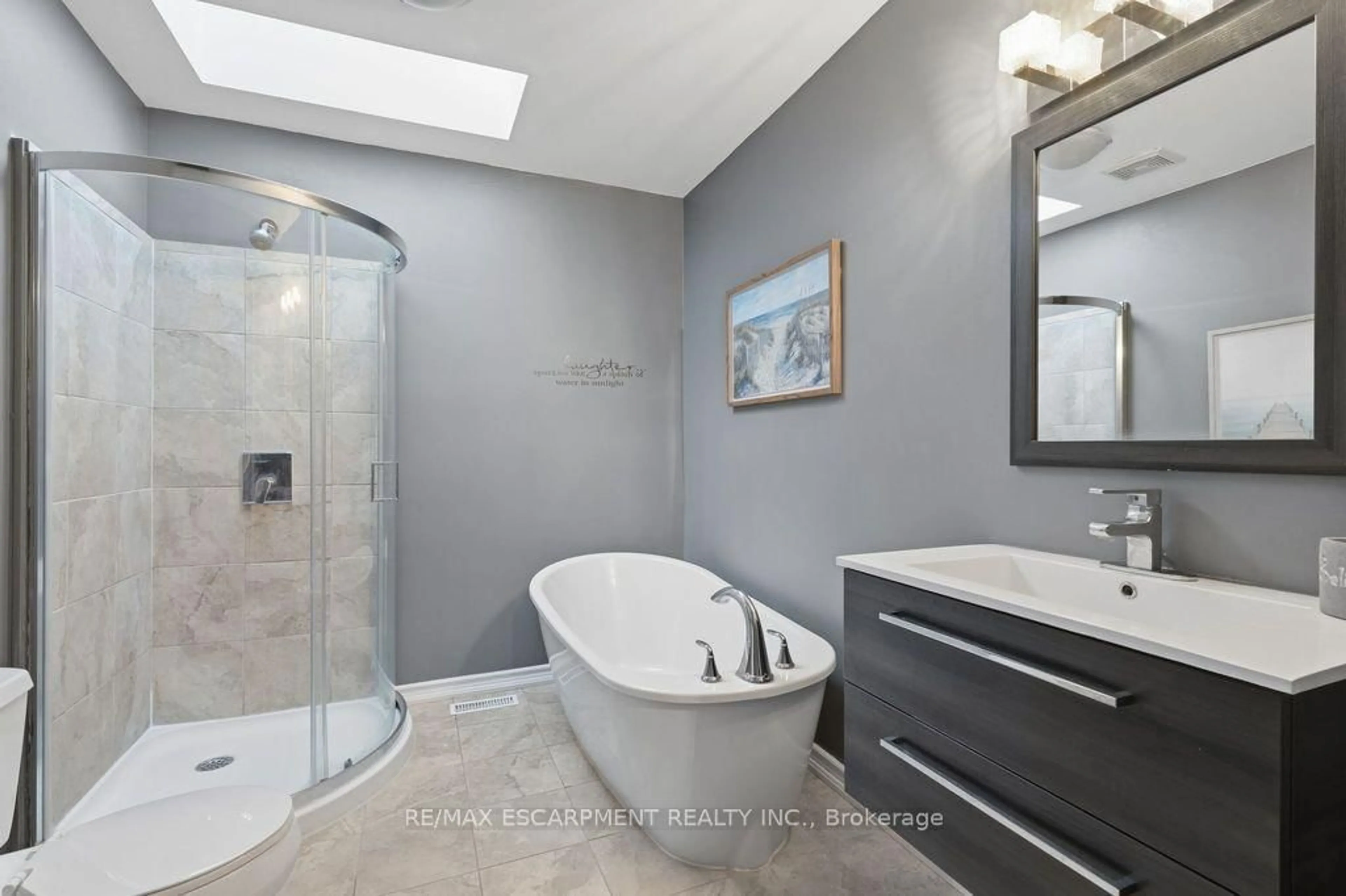 Contemporary bathroom, ceramic/tile floor for 5119 Cherryhill Cres, Burlington Ontario L7L 4B8