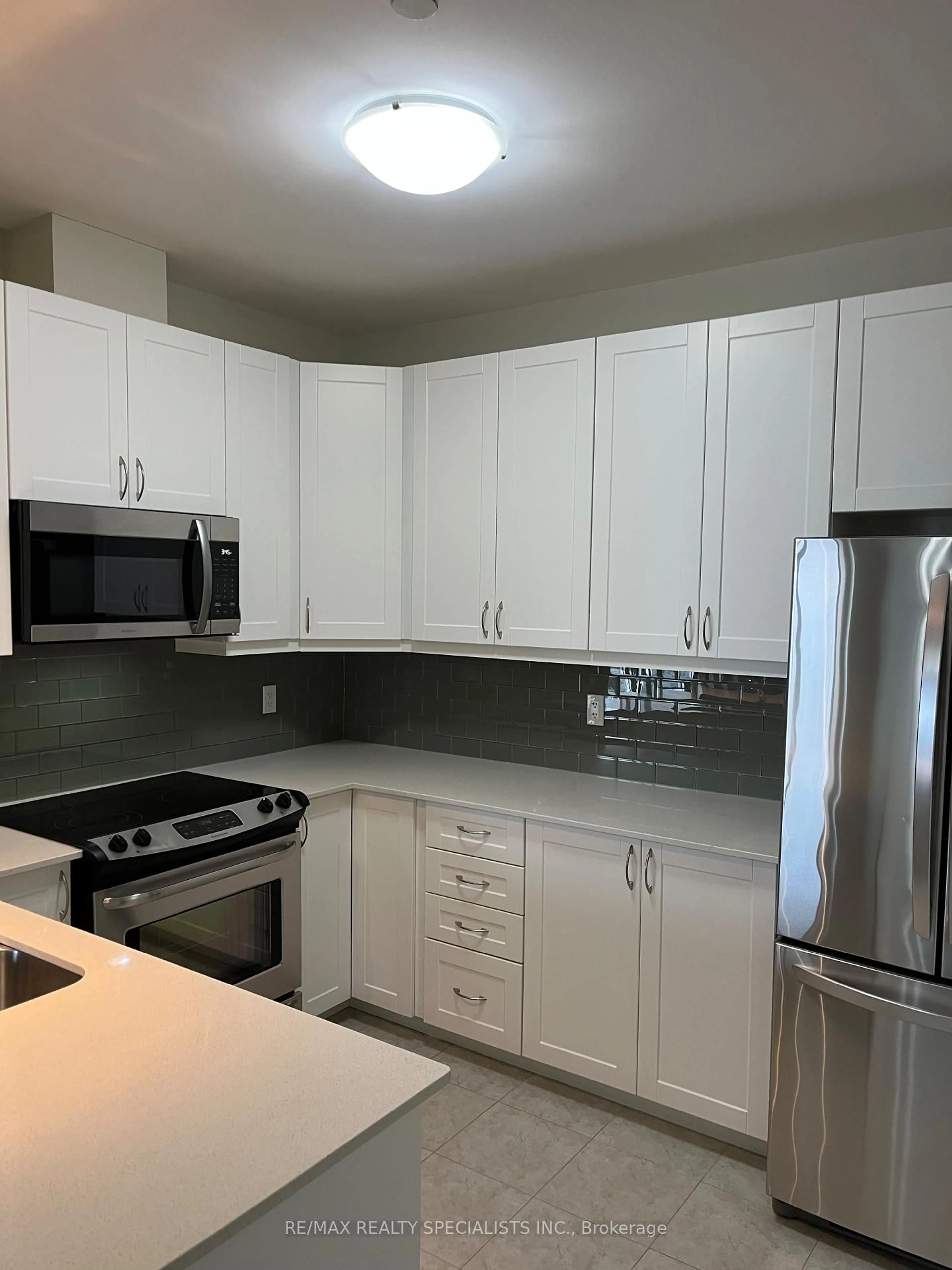 Standard kitchen, unknown for 33 Whitmer St #609, Milton Ontario L9T 8P9