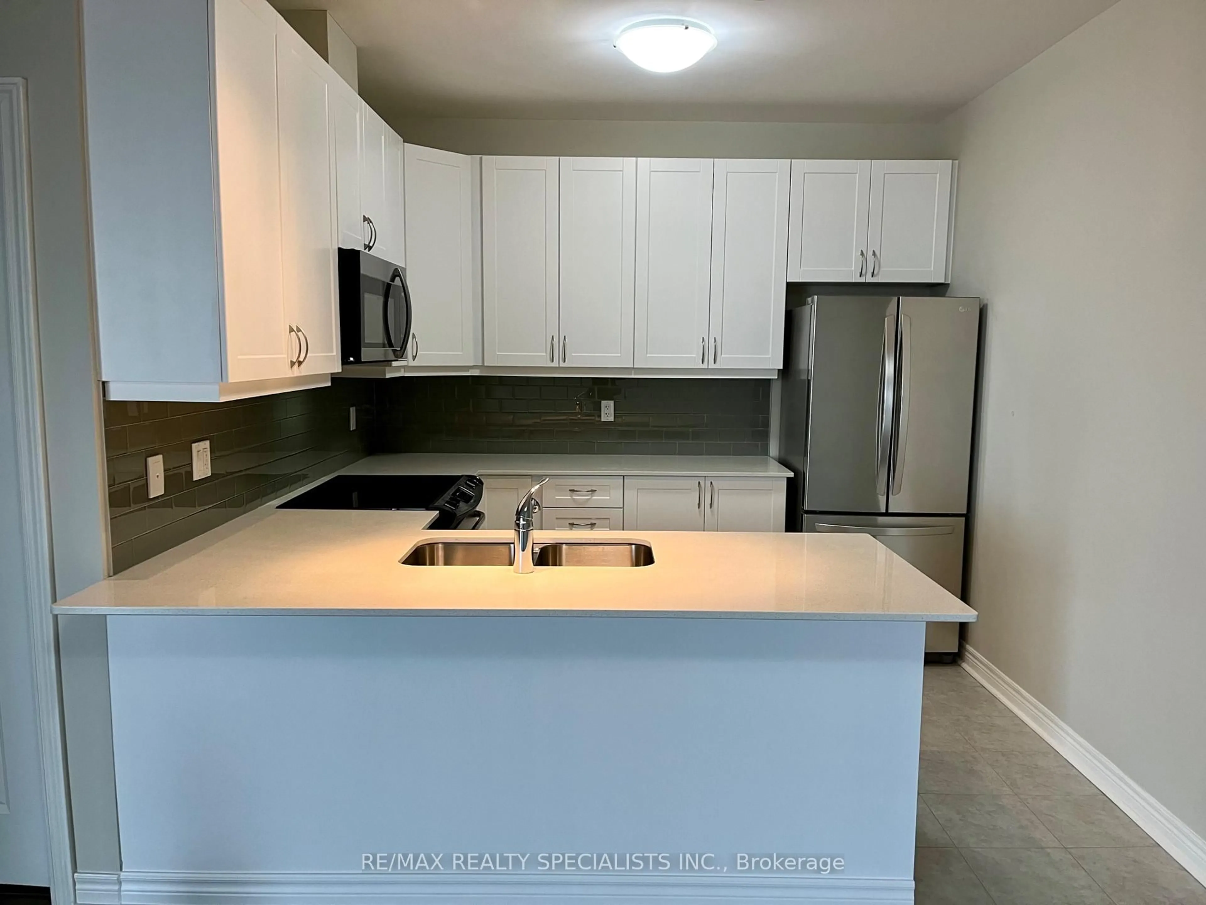 Standard kitchen, unknown for 33 Whitmer St #609, Milton Ontario L9T 8P9