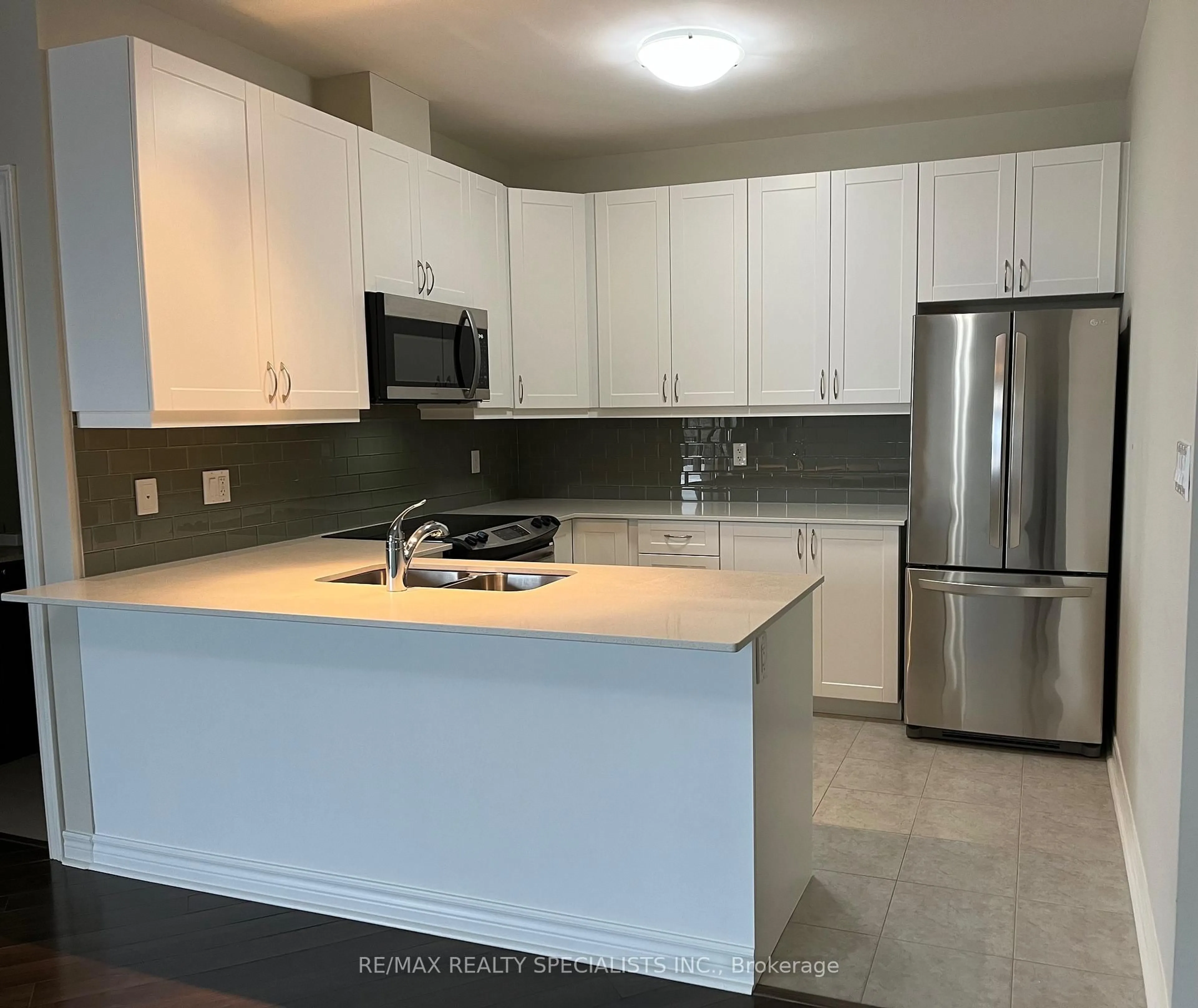 Standard kitchen, unknown for 33 Whitmer St #609, Milton Ontario L9T 8P9