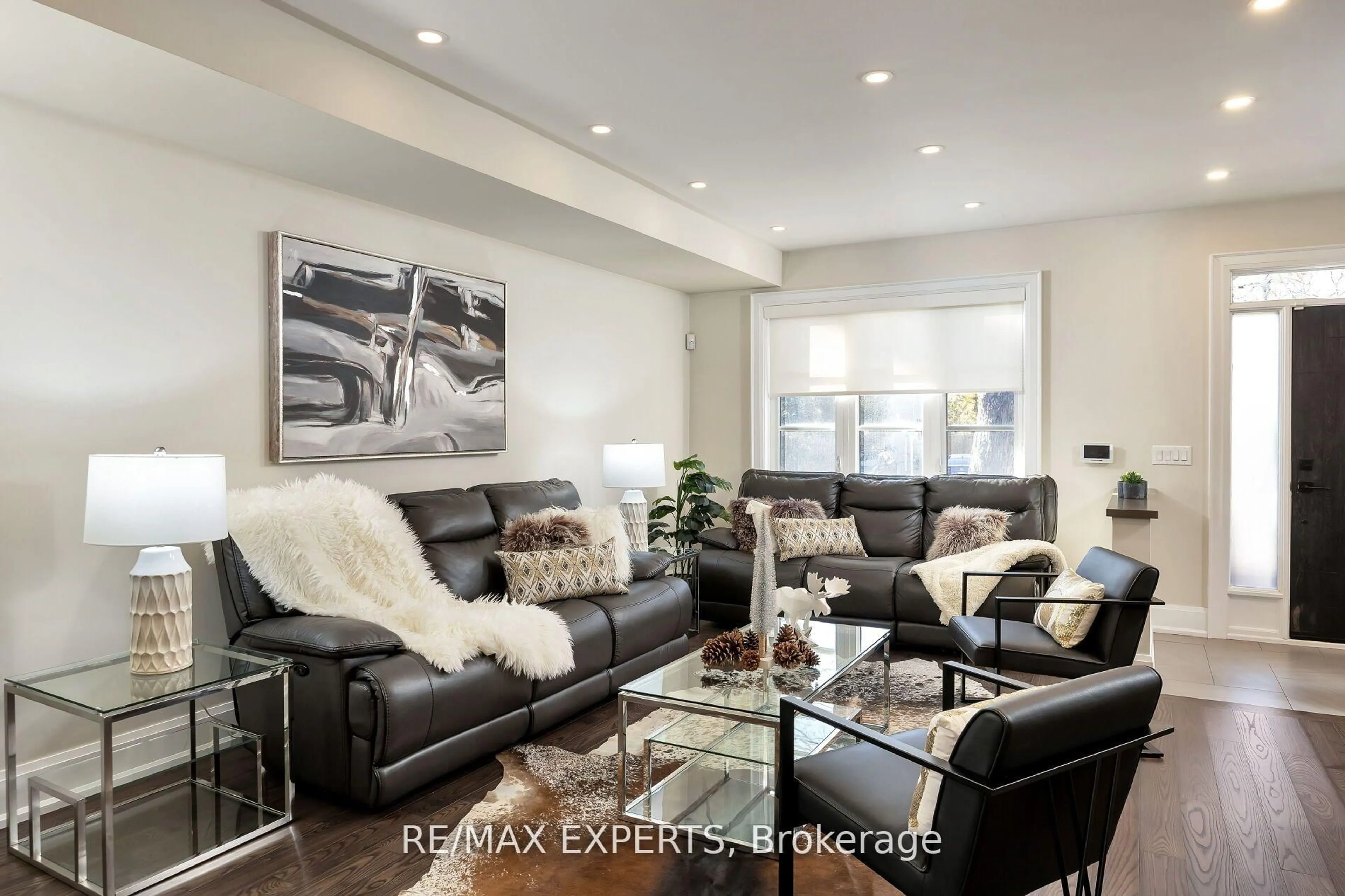 Living room with furniture, unknown for 5 Dartmouth Cres, Toronto Ontario M8V 1W9