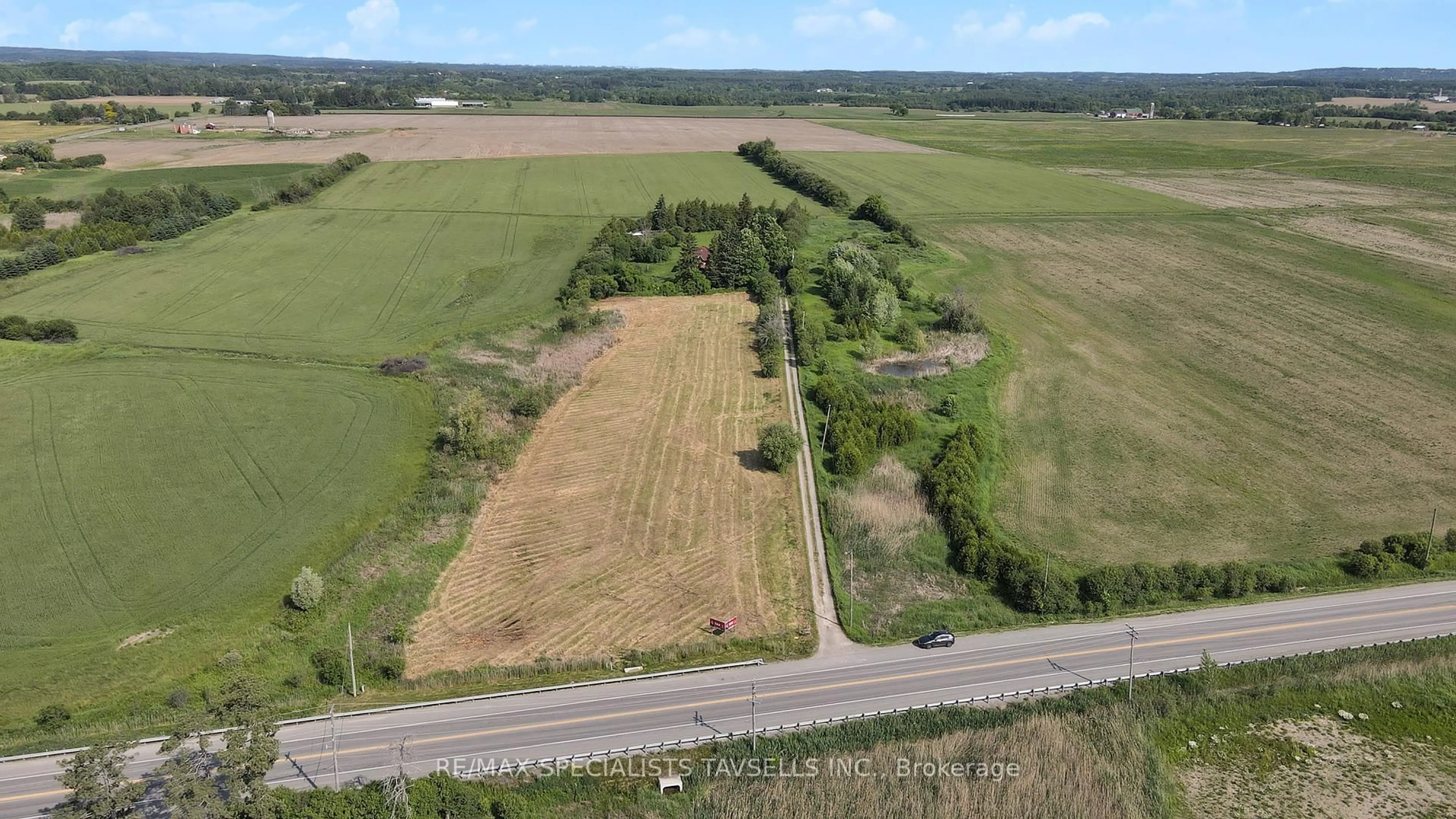 A pic from outside/outdoor area/front of a property/back of a property/a pic from drone, unknown for 7640 King St, Caledon Ontario L7E 0T7