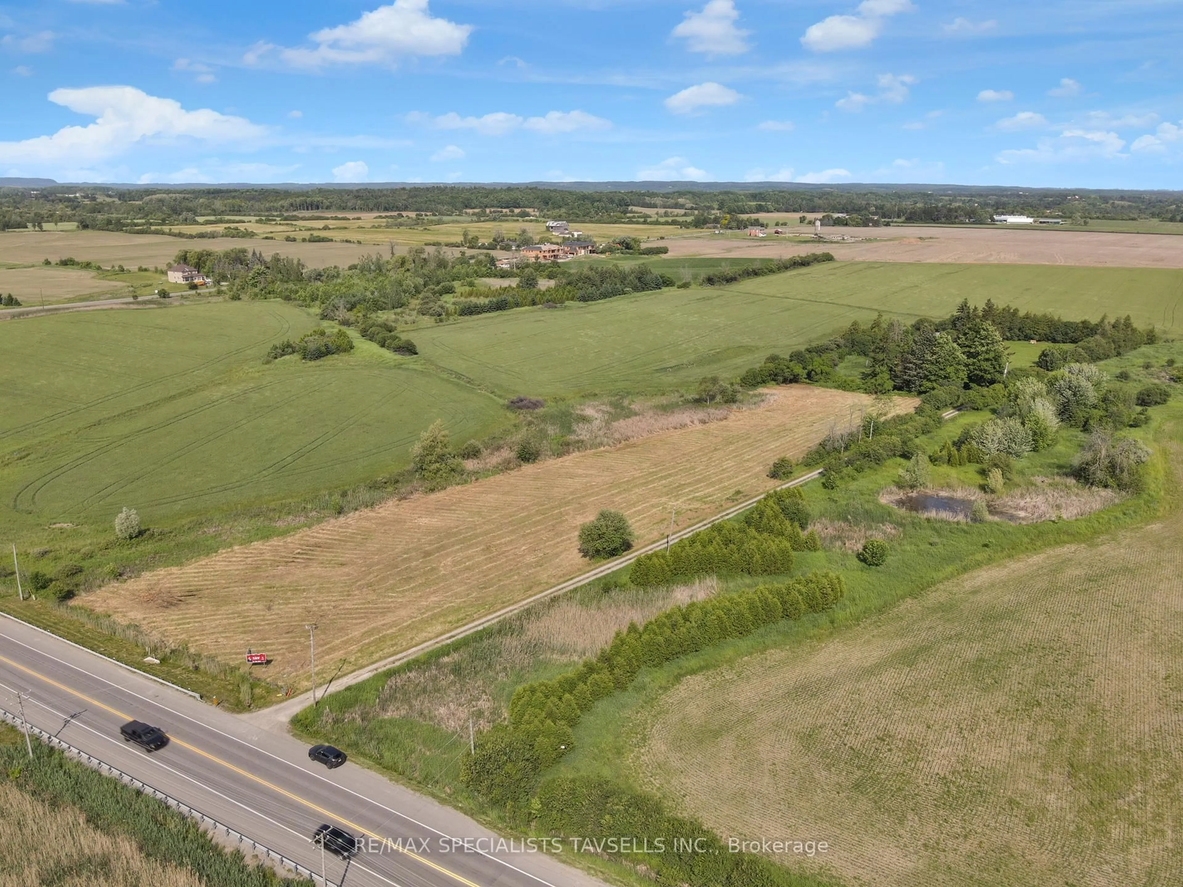 A pic from outside/outdoor area/front of a property/back of a property/a pic from drone, unknown for 7640 King St, Caledon Ontario L7E 0T7