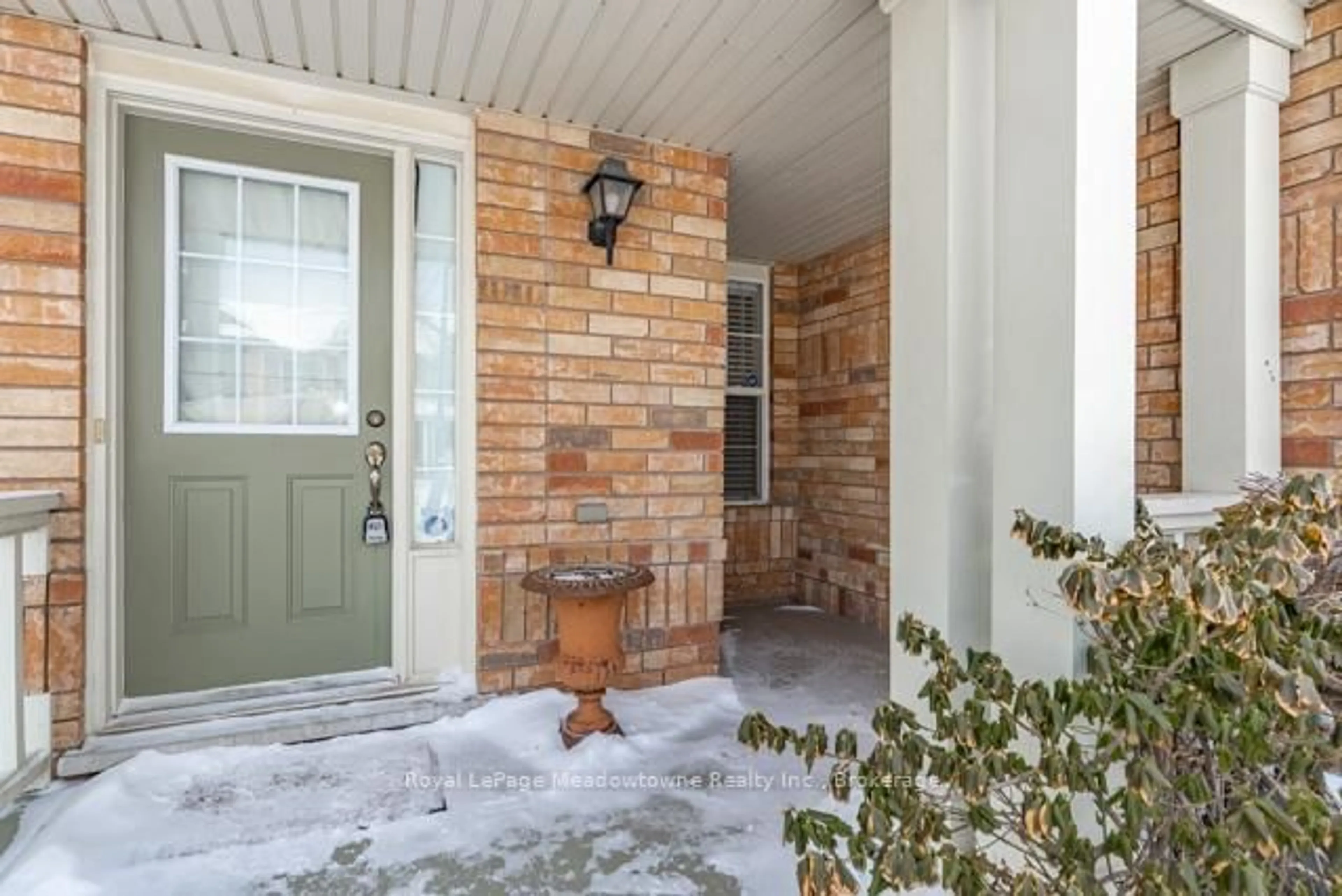Indoor entryway for 1637 Stover Cres, Milton Ontario L9T 5N4
