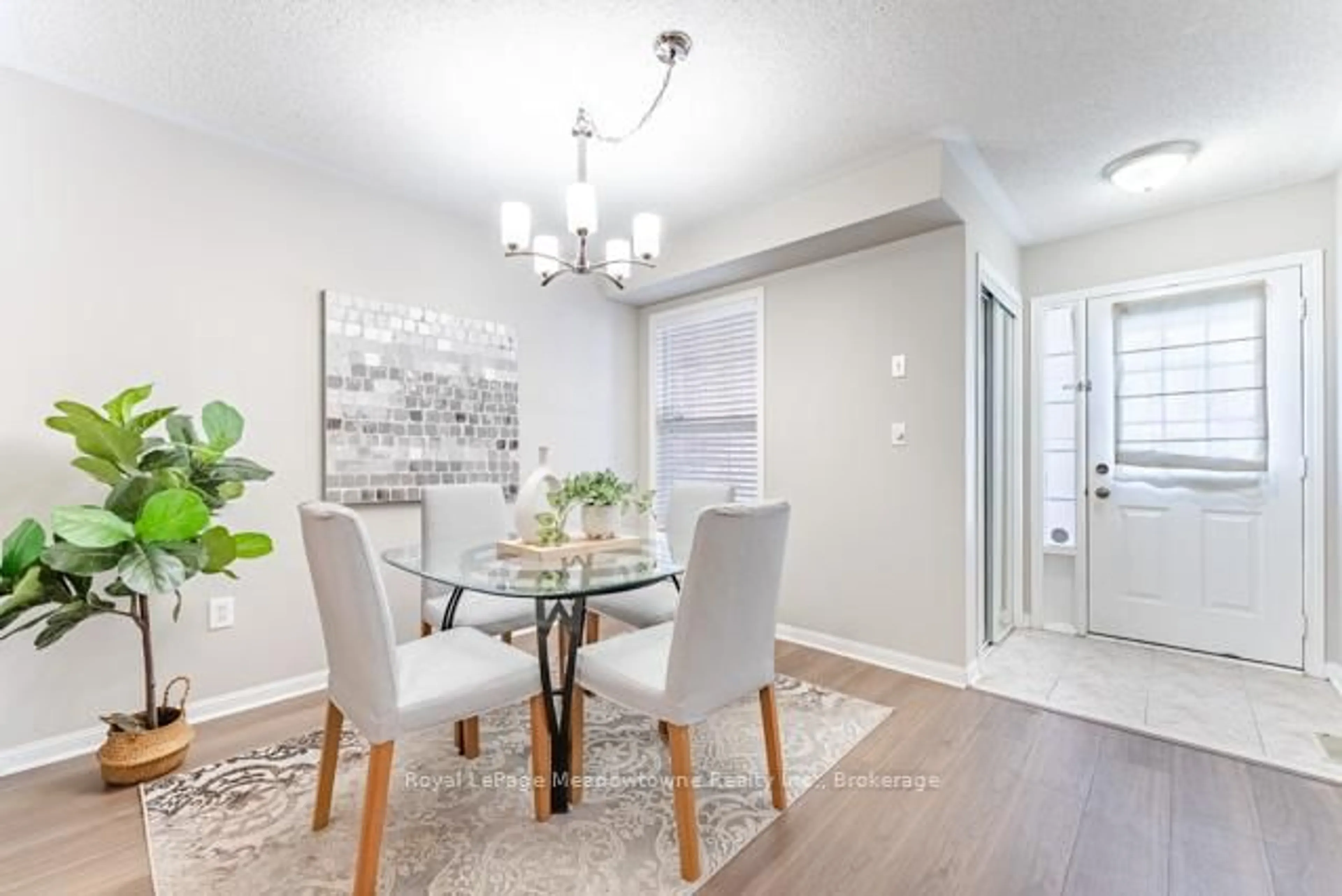 Dining room, unknown for 1637 Stover Cres, Milton Ontario L9T 5N4