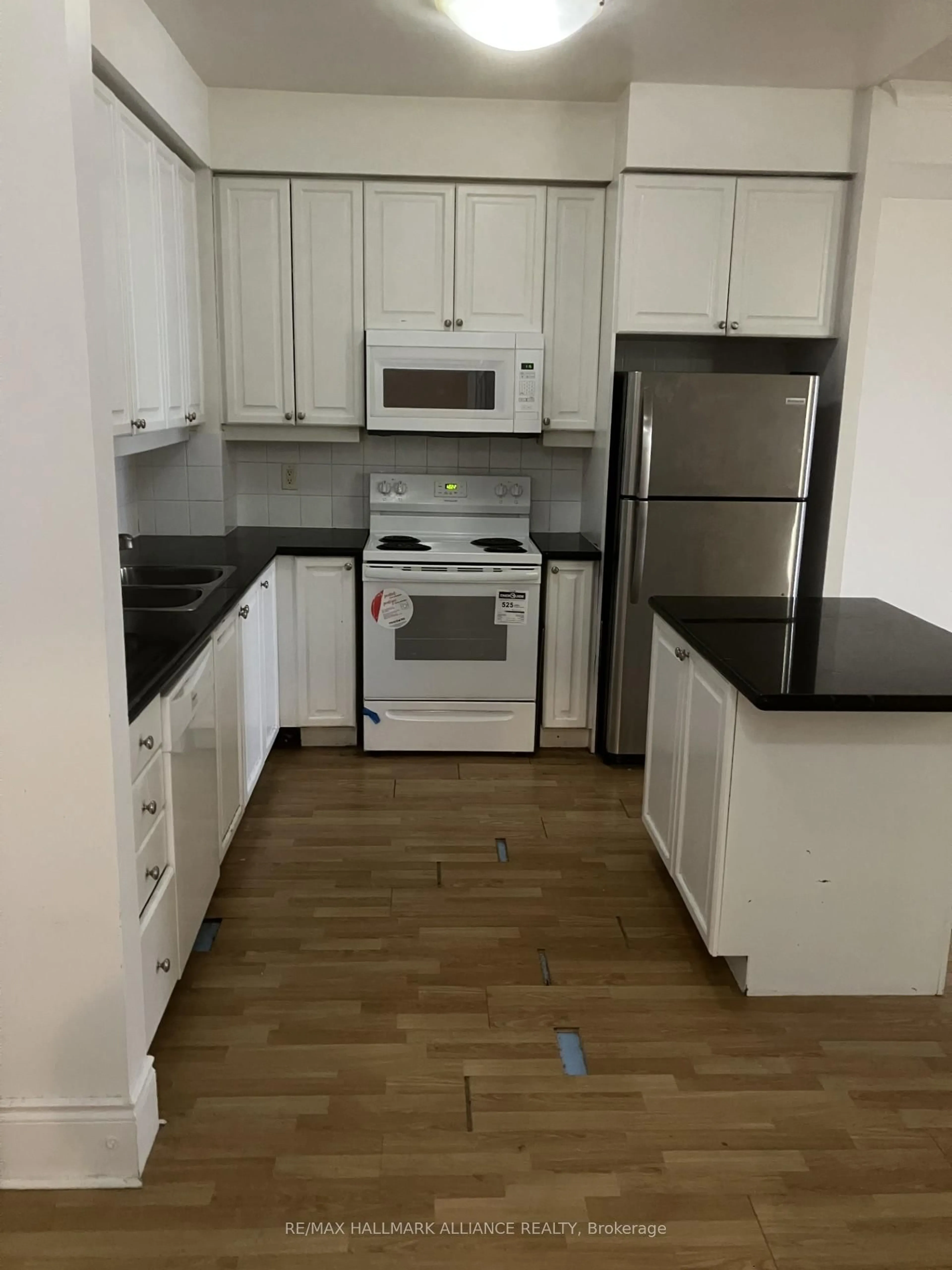 Standard kitchen, wood/laminate floor for 3880 DUKE OF YORK BLVD Blvd #3002, Mississauga Ontario L5B 4M7