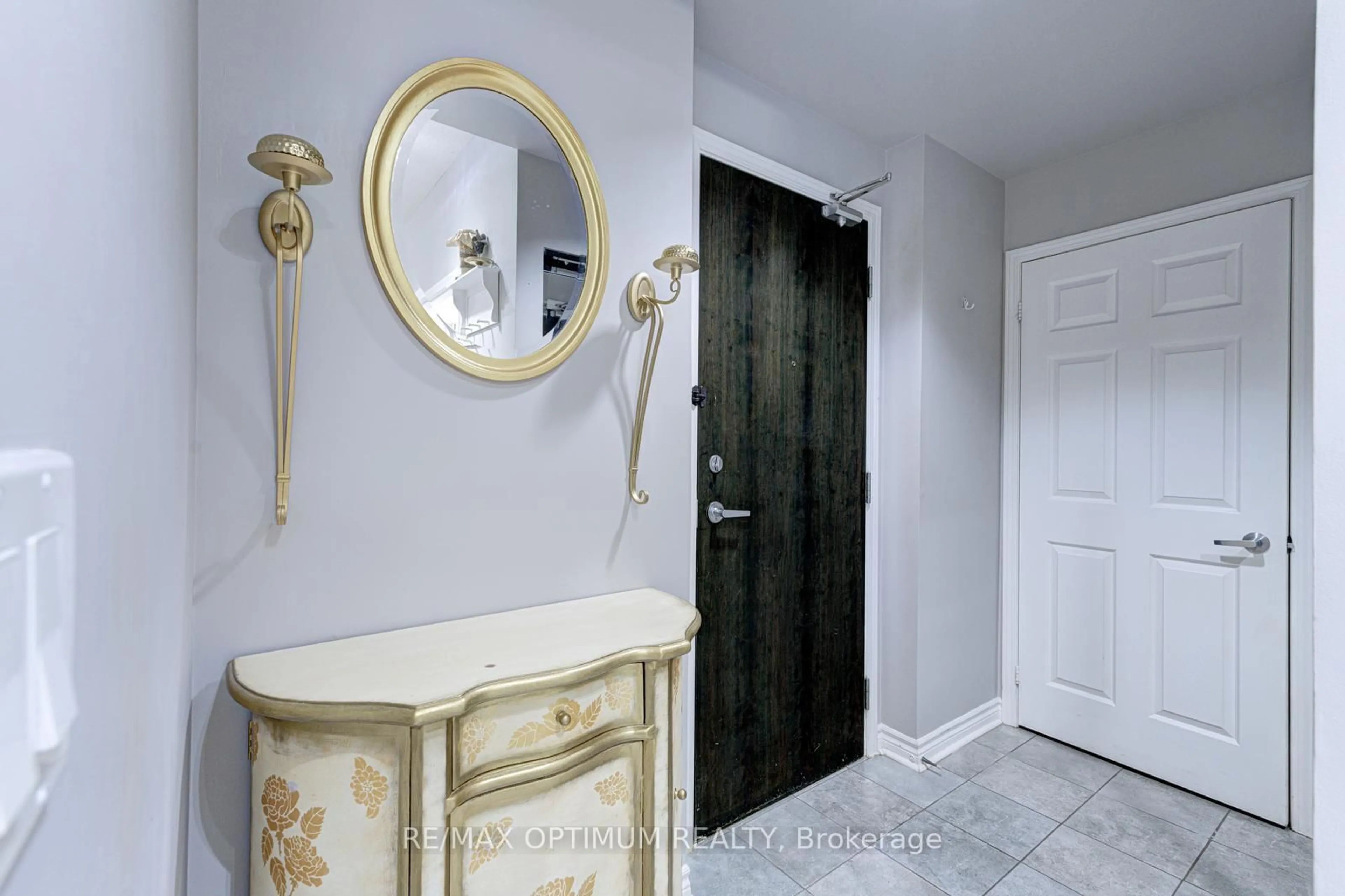 Indoor entryway for 388 Prince Of Wales Dr #1104, Mississauga Ontario L5B 0A1