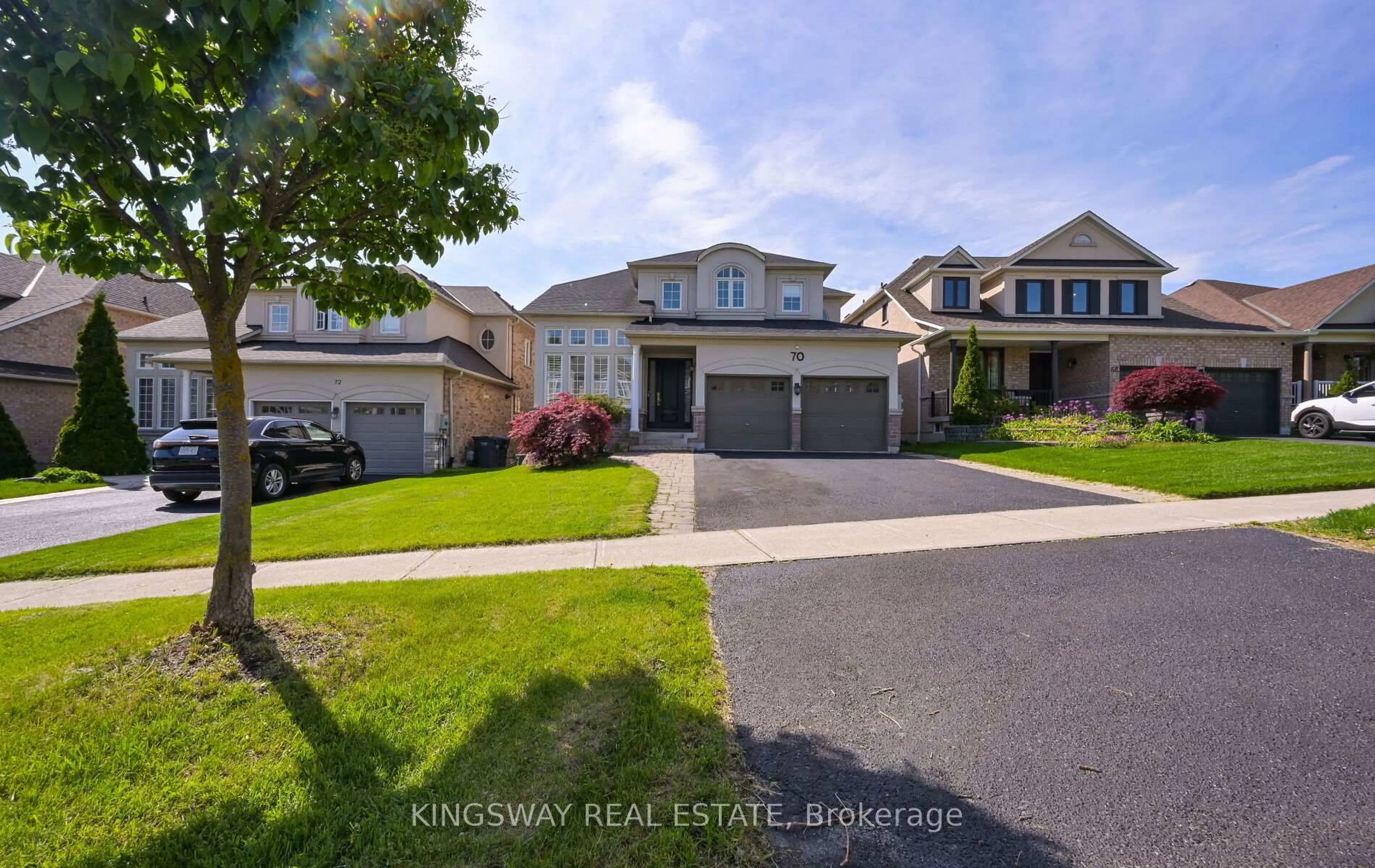 A pic from outside/outdoor area/front of a property/back of a property/a pic from drone, street for 70 Silvervalley Dr, Caledon Ontario L7E 2Z1