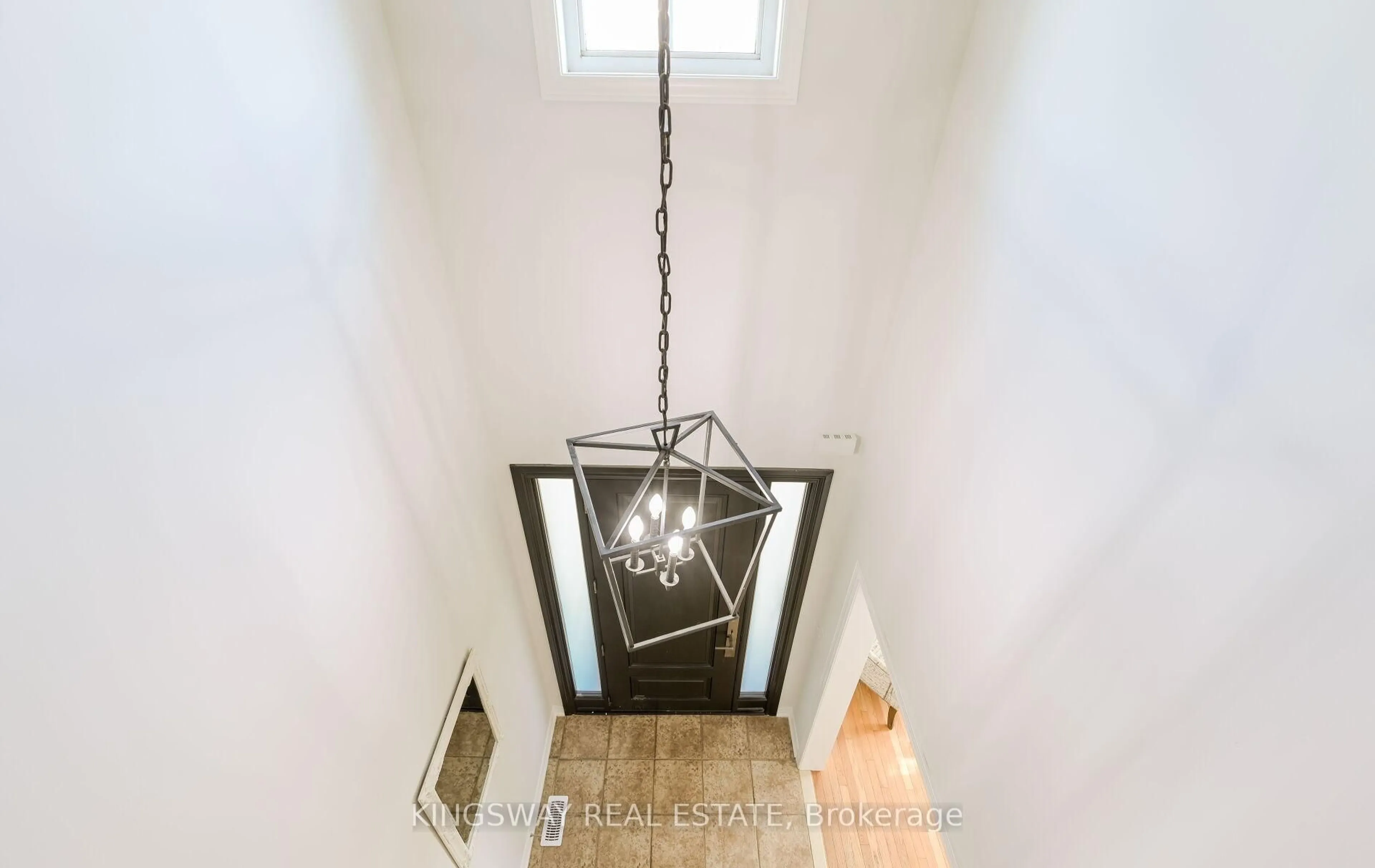 Indoor entryway for 70 Silvervalley Dr, Caledon Ontario L7E 2Z1