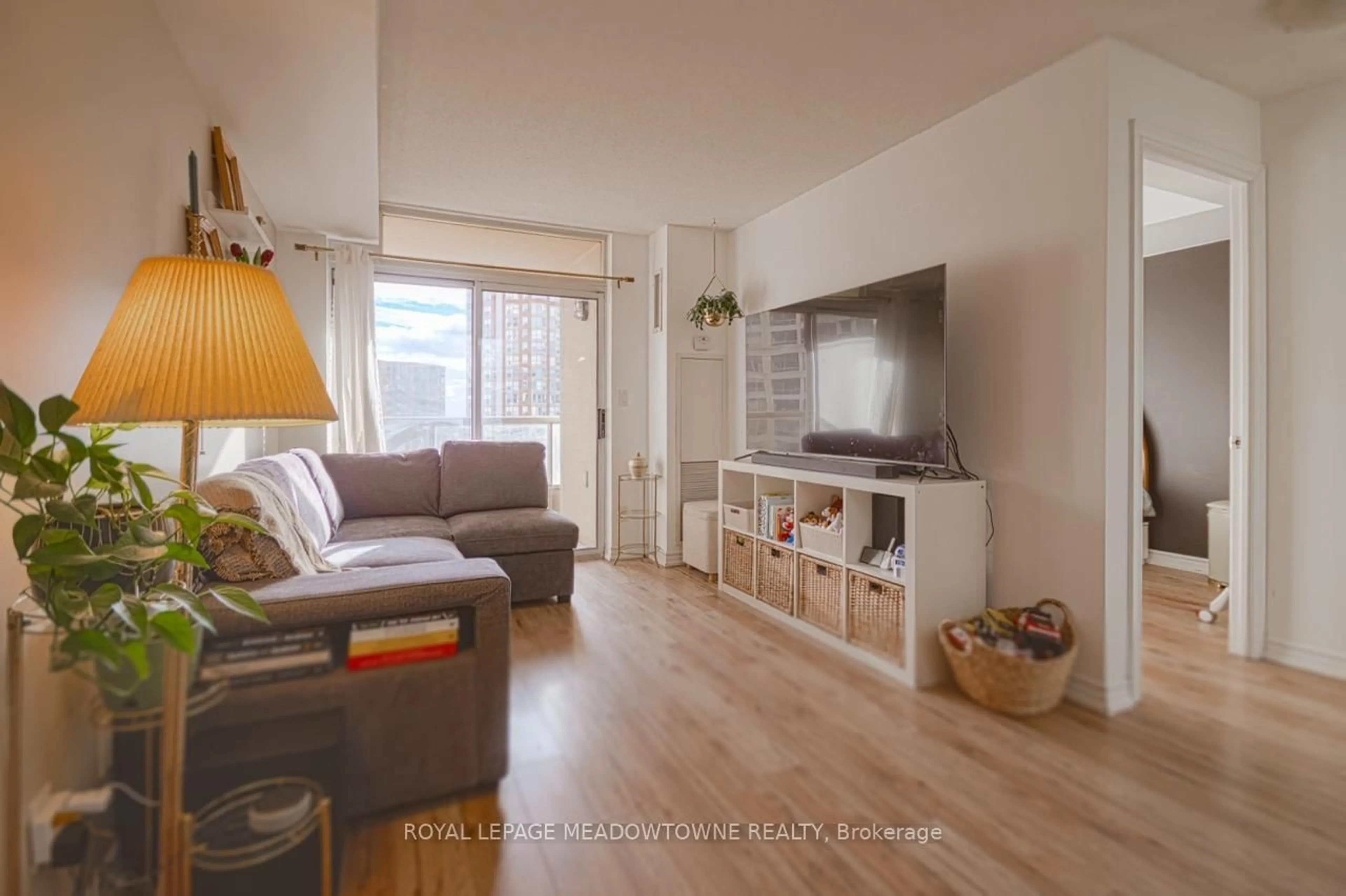 Living room with furniture, wood/laminate floor for 3888 Duke of York Blvd #927, Mississauga Ontario L5B 4P5