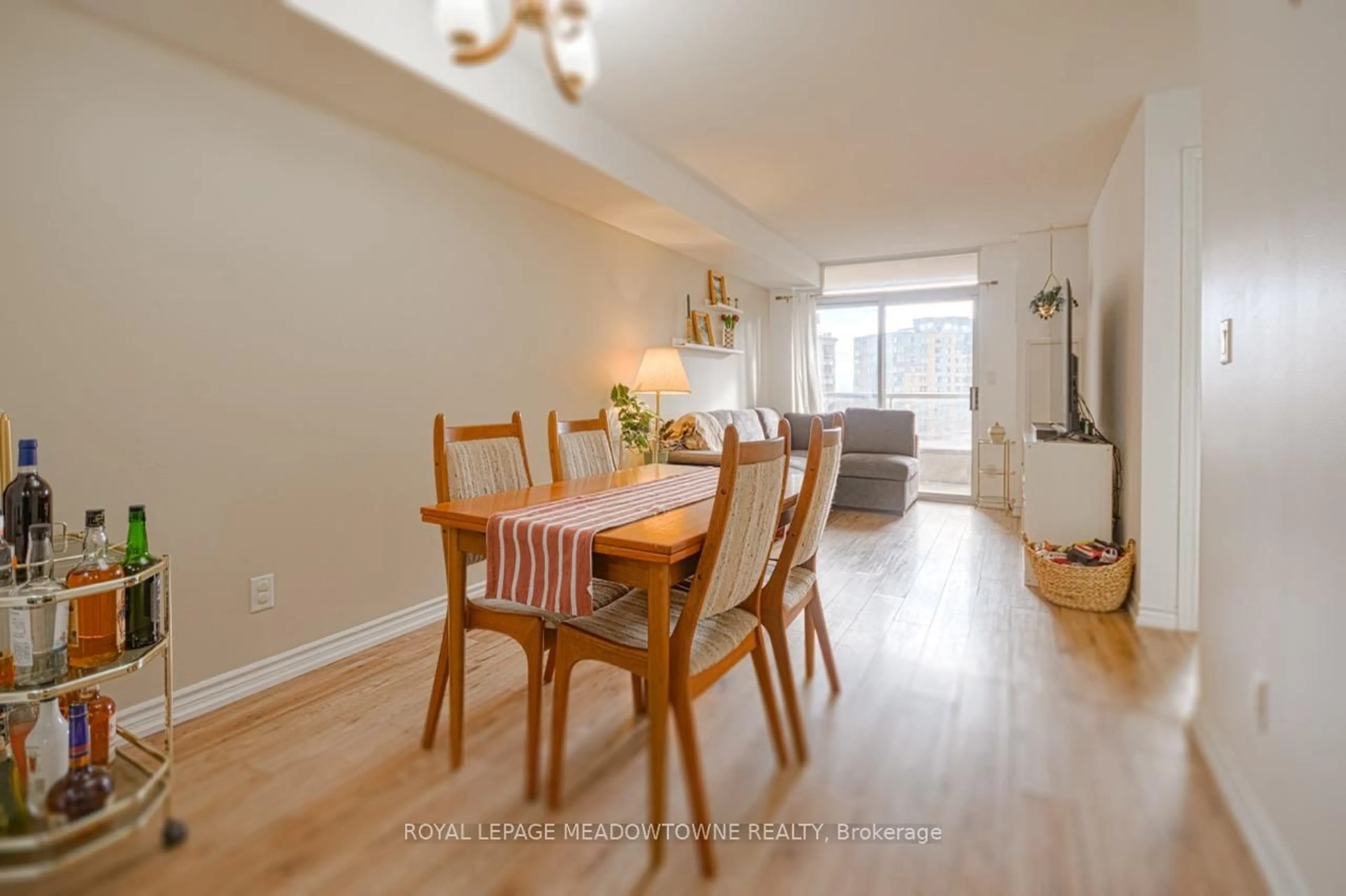 Dining room, wood/laminate floor for 3888 Duke of York Blvd #927, Mississauga Ontario L5B 4P5