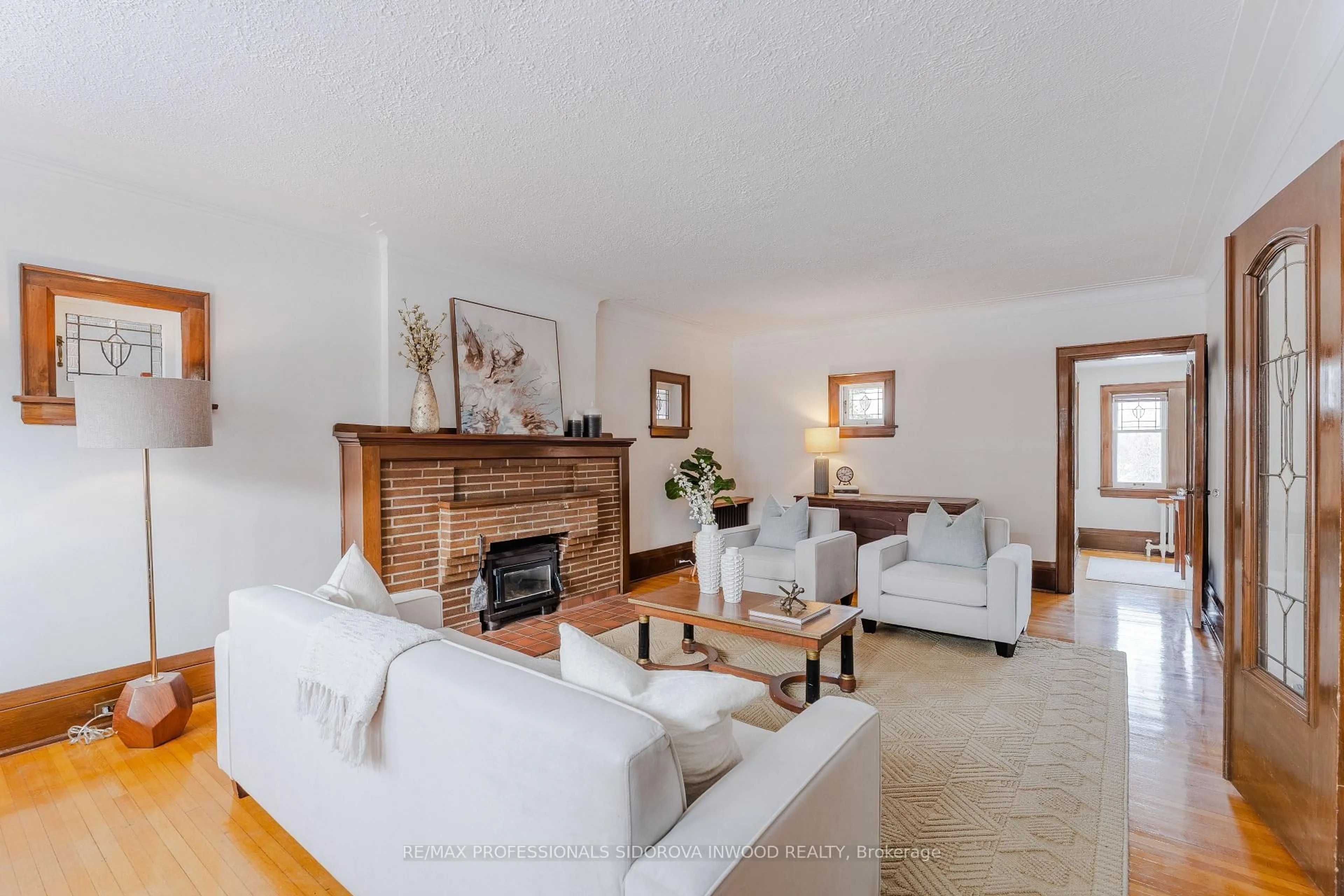 Living room with furniture, unknown for 53 Kennedy Park Rd, Toronto Ontario M6P 3H2