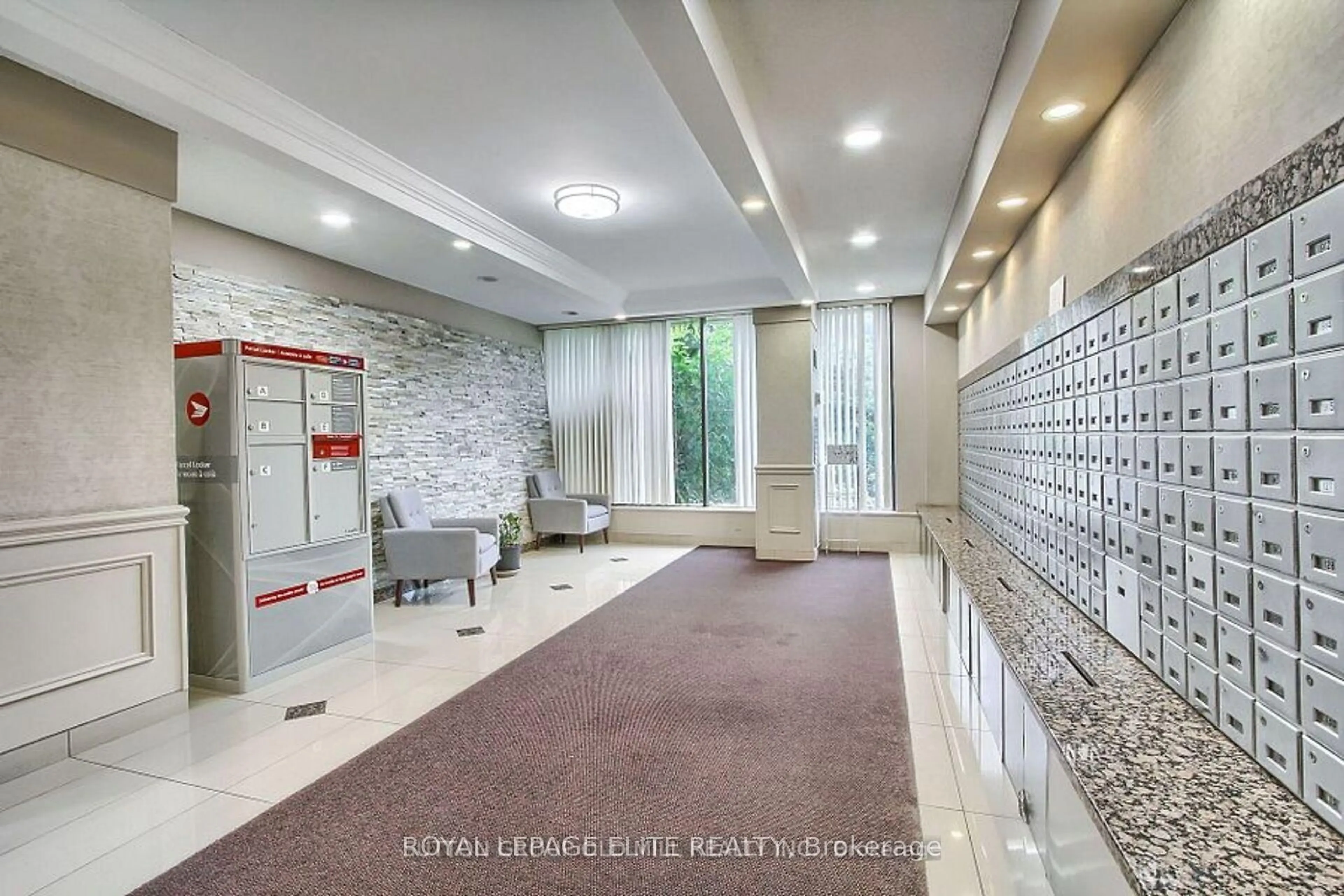 Indoor foyer for 362 THE EAST MALL #302, Toronto Ontario M9B 6C4