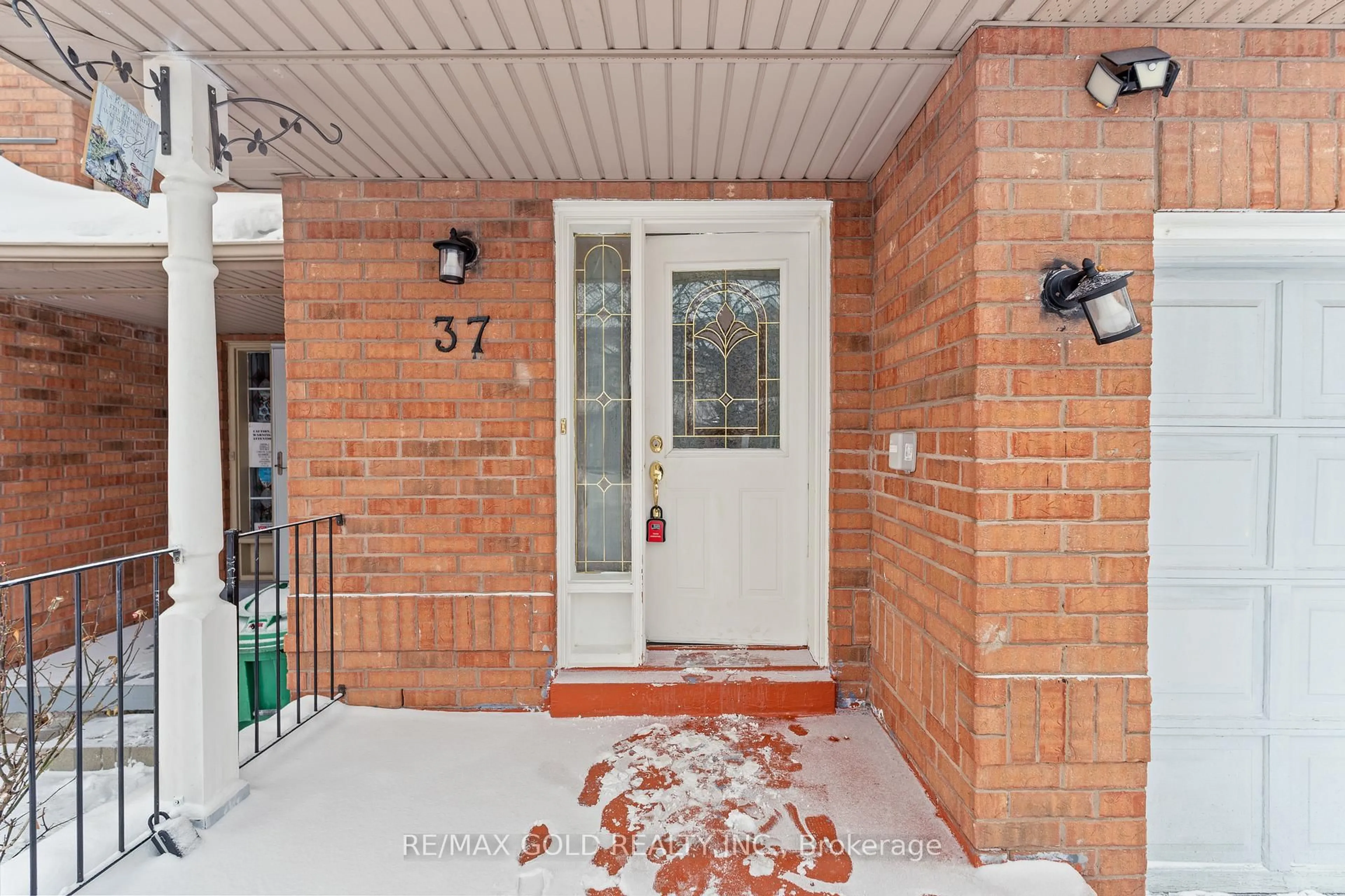 Indoor entryway for 35 Malta Ave #37, Brampton Ontario L6Y 5B4