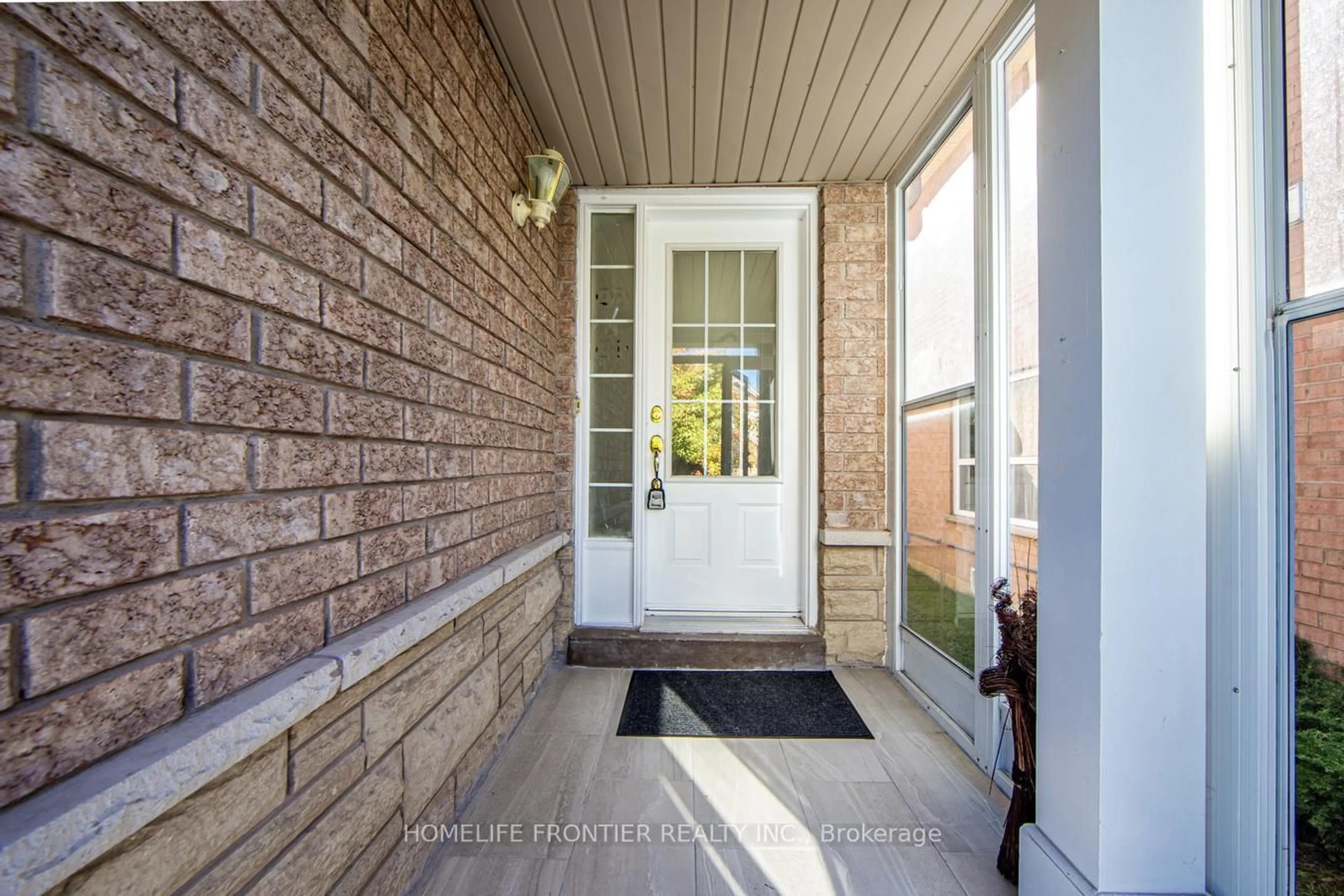 Indoor entryway for 3391 Bruzan Cres, Mississauga Ontario L5N 8M2