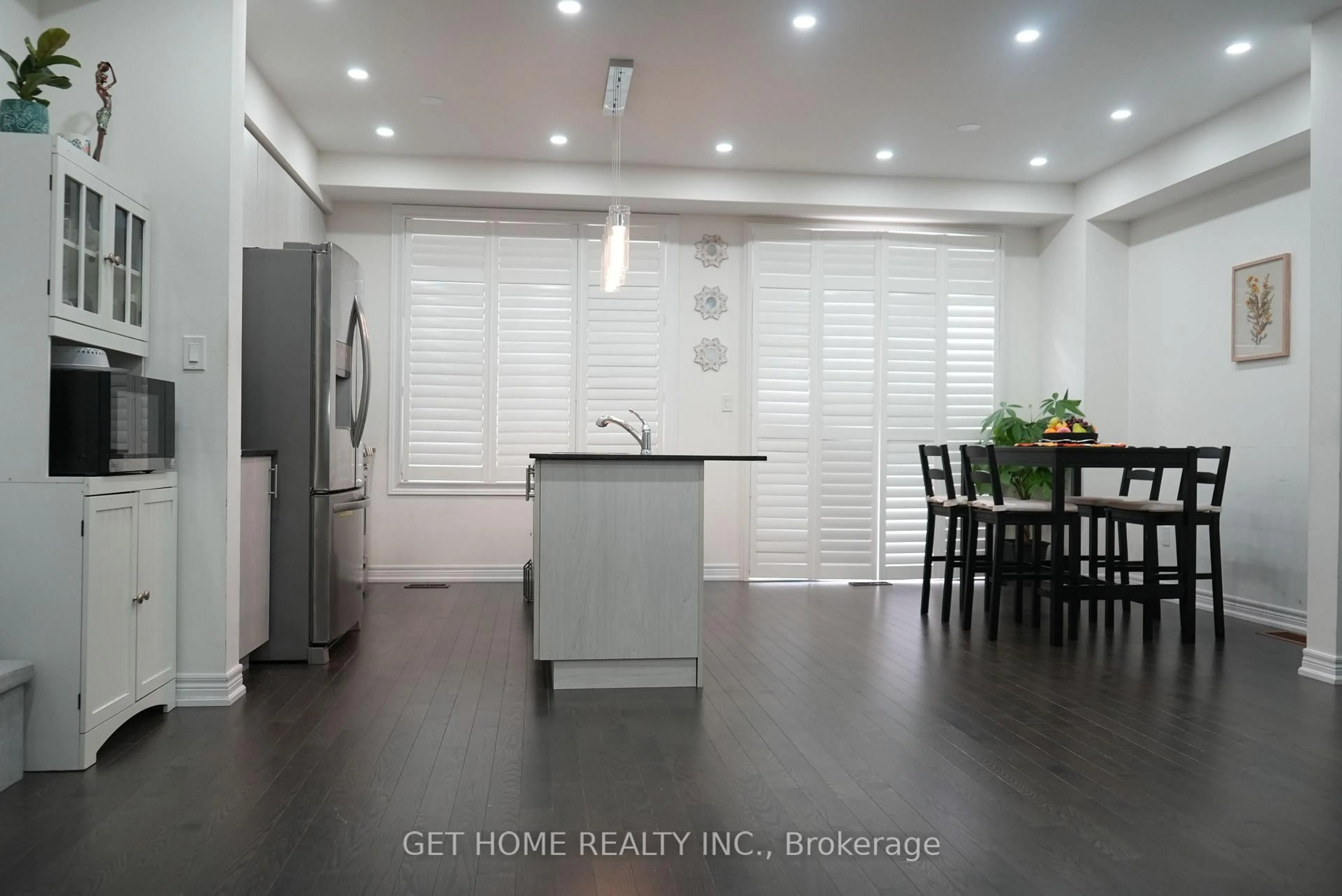 Open concept kitchen, unknown for 1322 Hamman Way, Milton Ontario L9E 1L5