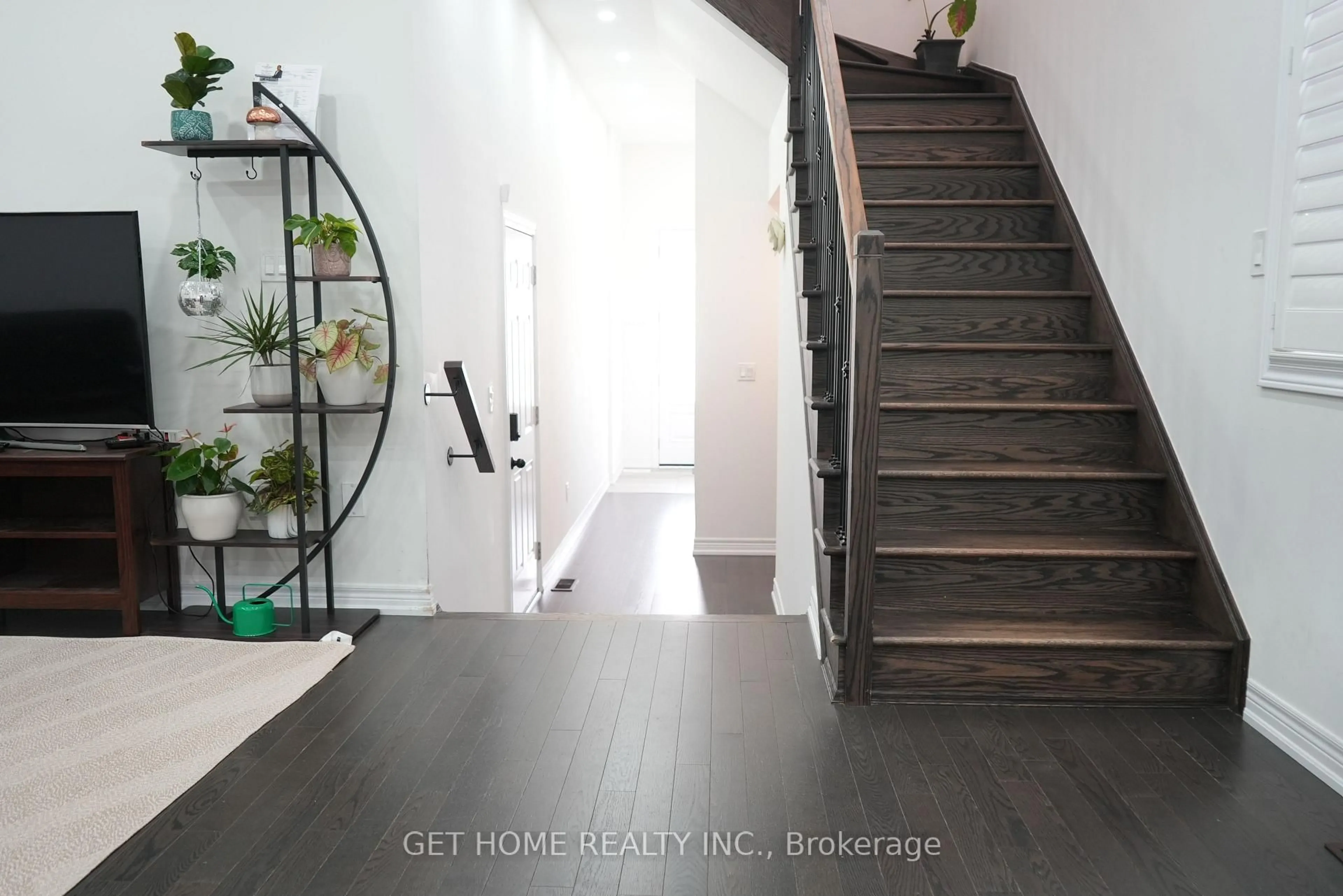 Indoor entryway for 1322 Hamman Way, Milton Ontario L9E 1L5