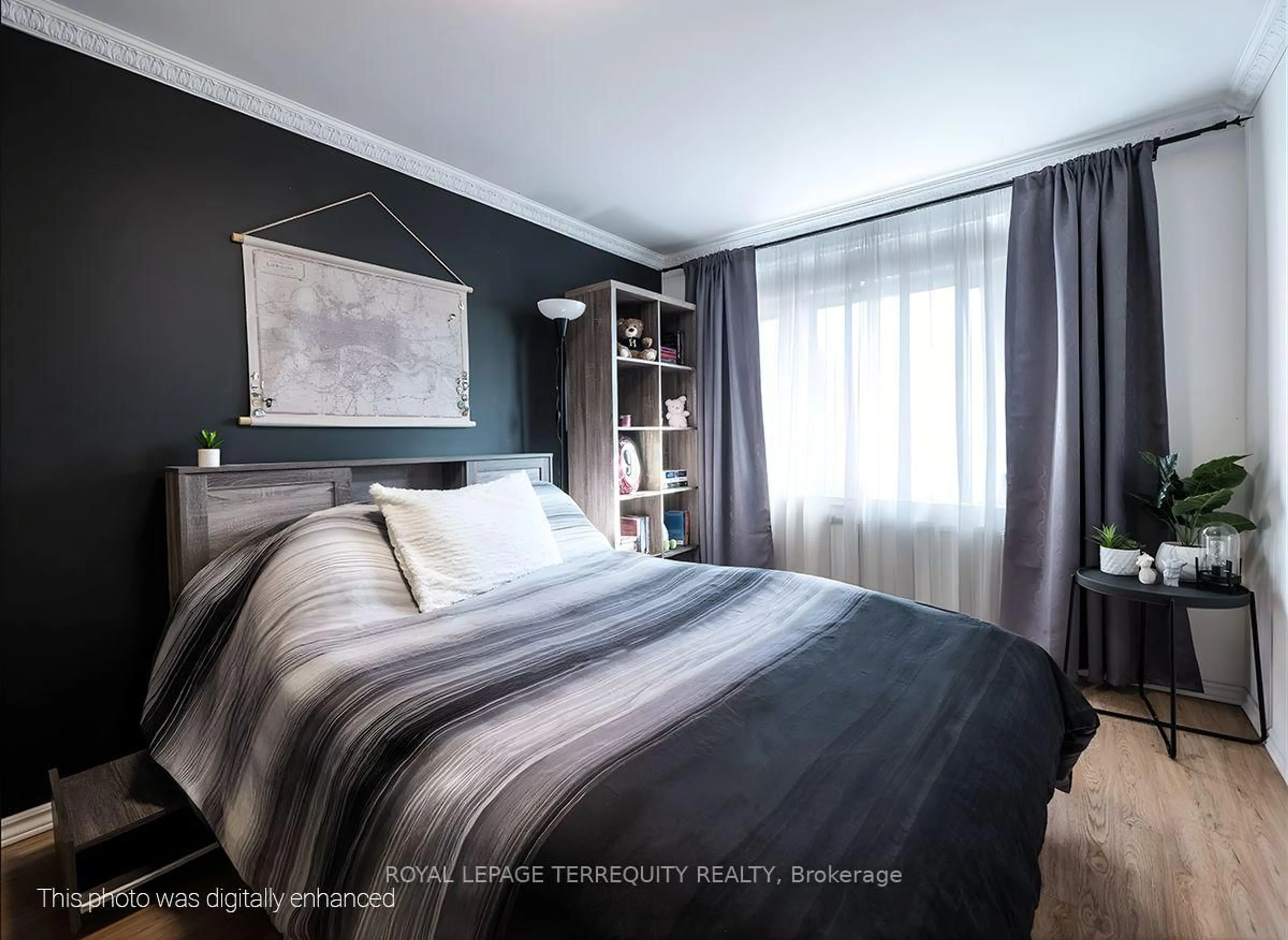 Bedroom with bed, wood/laminate floor for 1704 Oberon Cres, Mississauga Ontario L4X 2K8