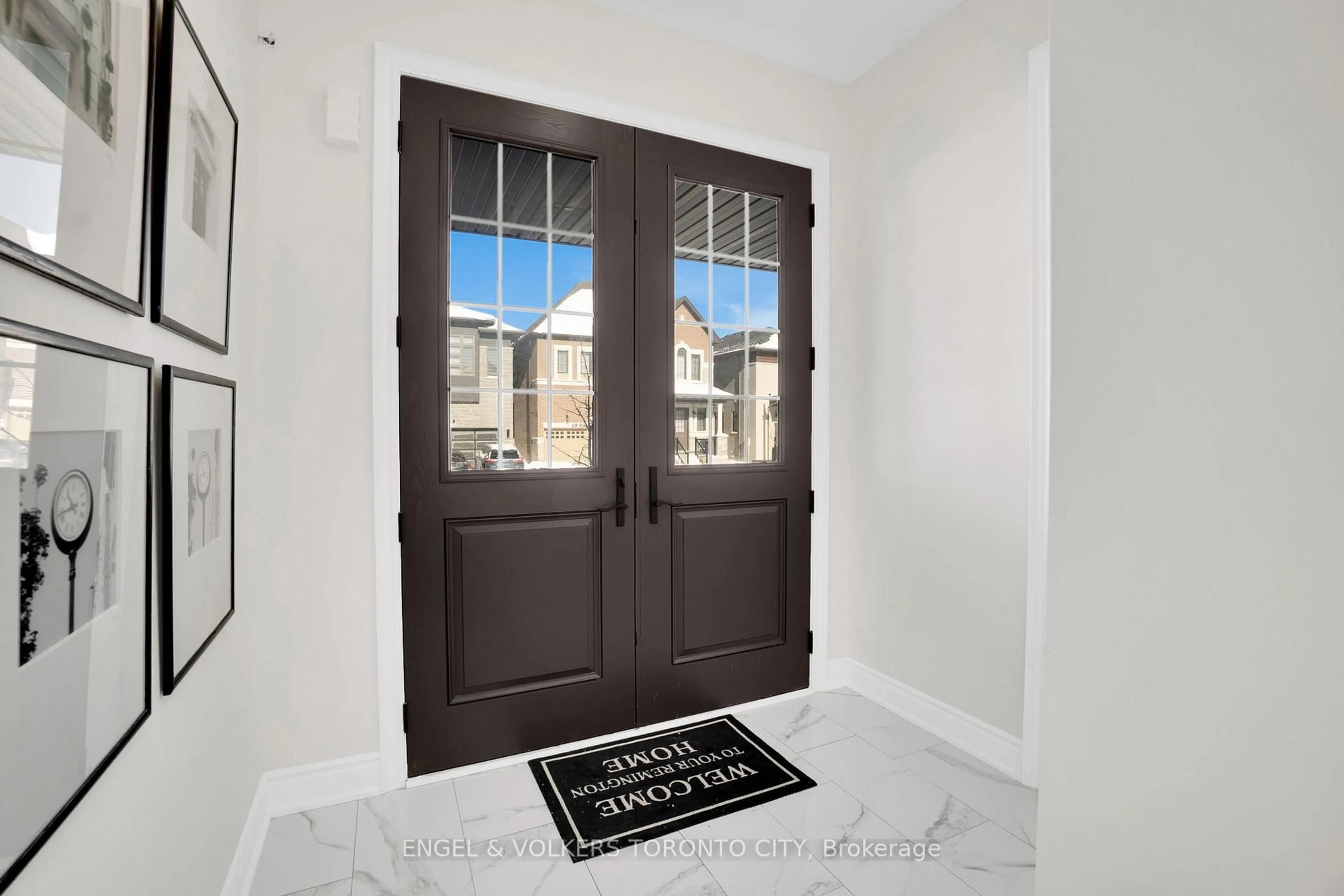 Indoor entryway for 58 Claremont Dr, Brampton Ontario L6R 4G3