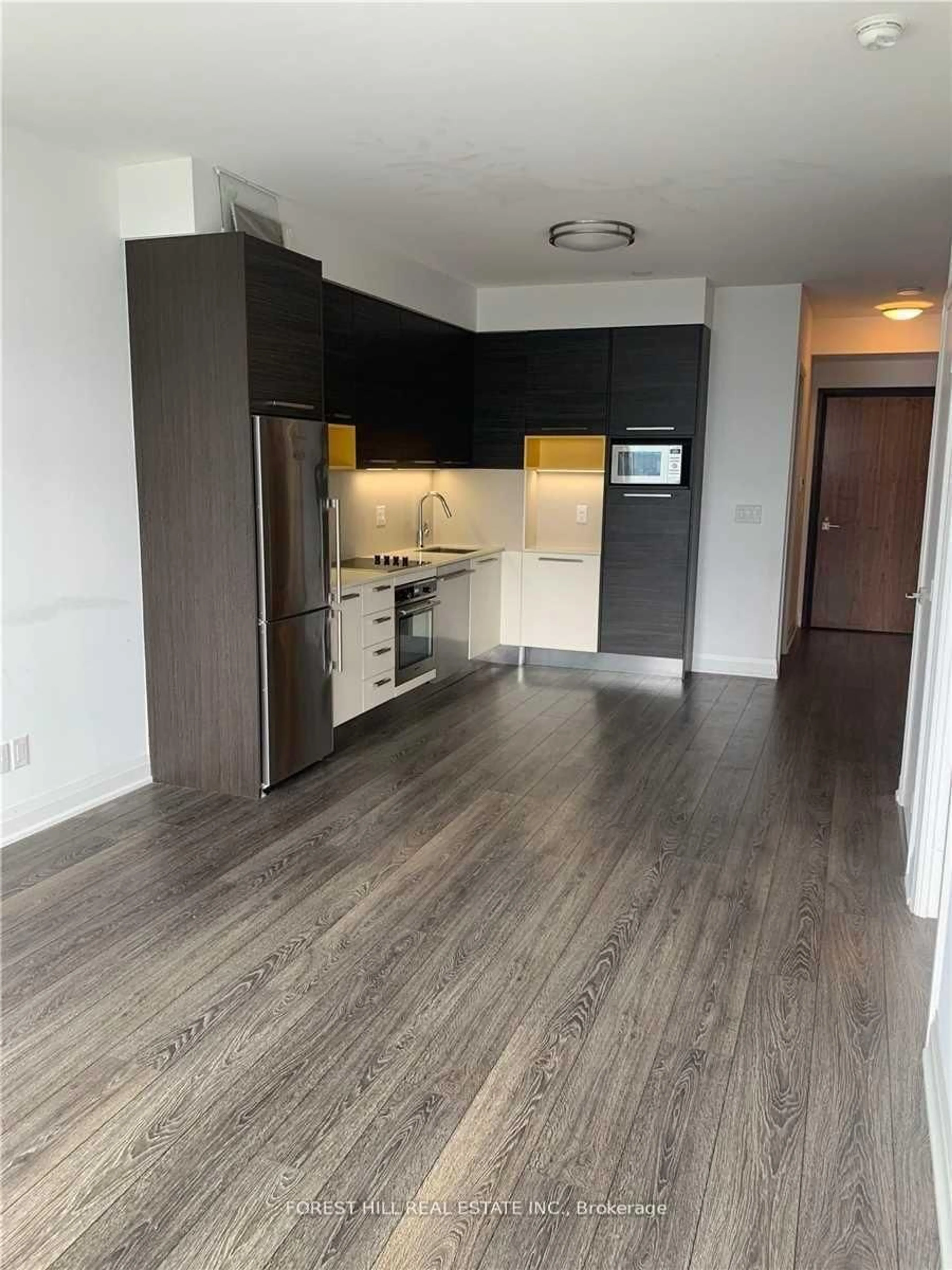 Standard kitchen, wood/laminate floor for 36 Park Lawn Rd #2606, Toronto Ontario M8V 0E5