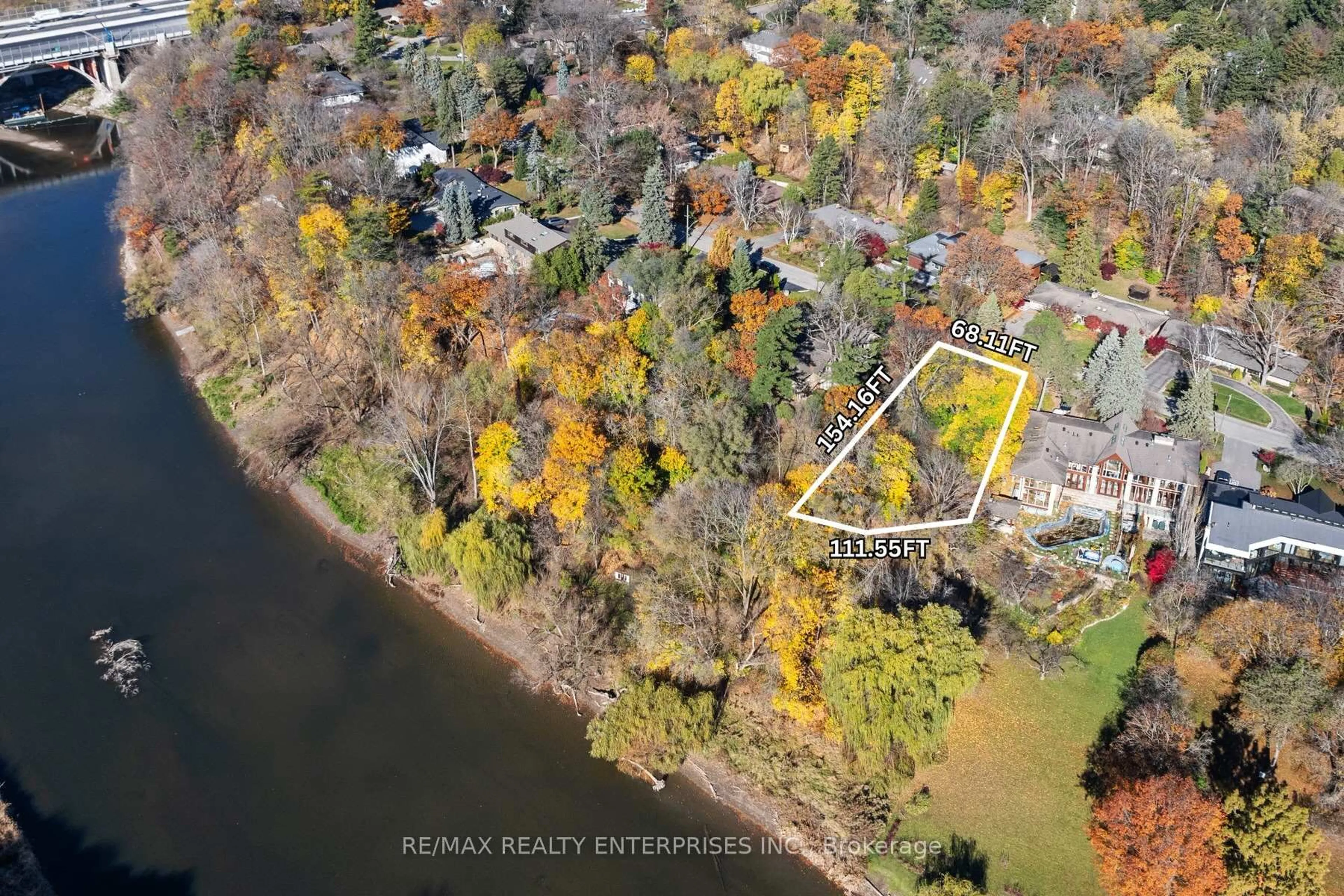 A pic from outside/outdoor area/front of a property/back of a property/a pic from drone, water/lake/river/ocean view for 1520 Pinetree Cres, Mississauga Ontario L5G 2S8