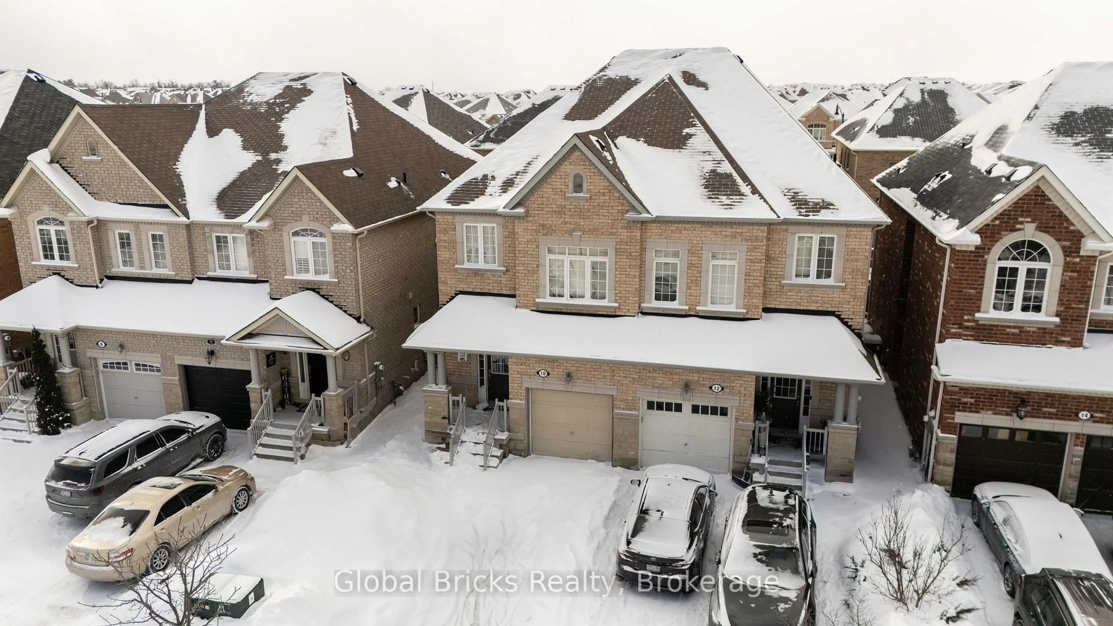 A pic from outside/outdoor area/front of a property/back of a property/a pic from drone, street for 10 Dillon Dr, Brampton Ontario L6X 3B6