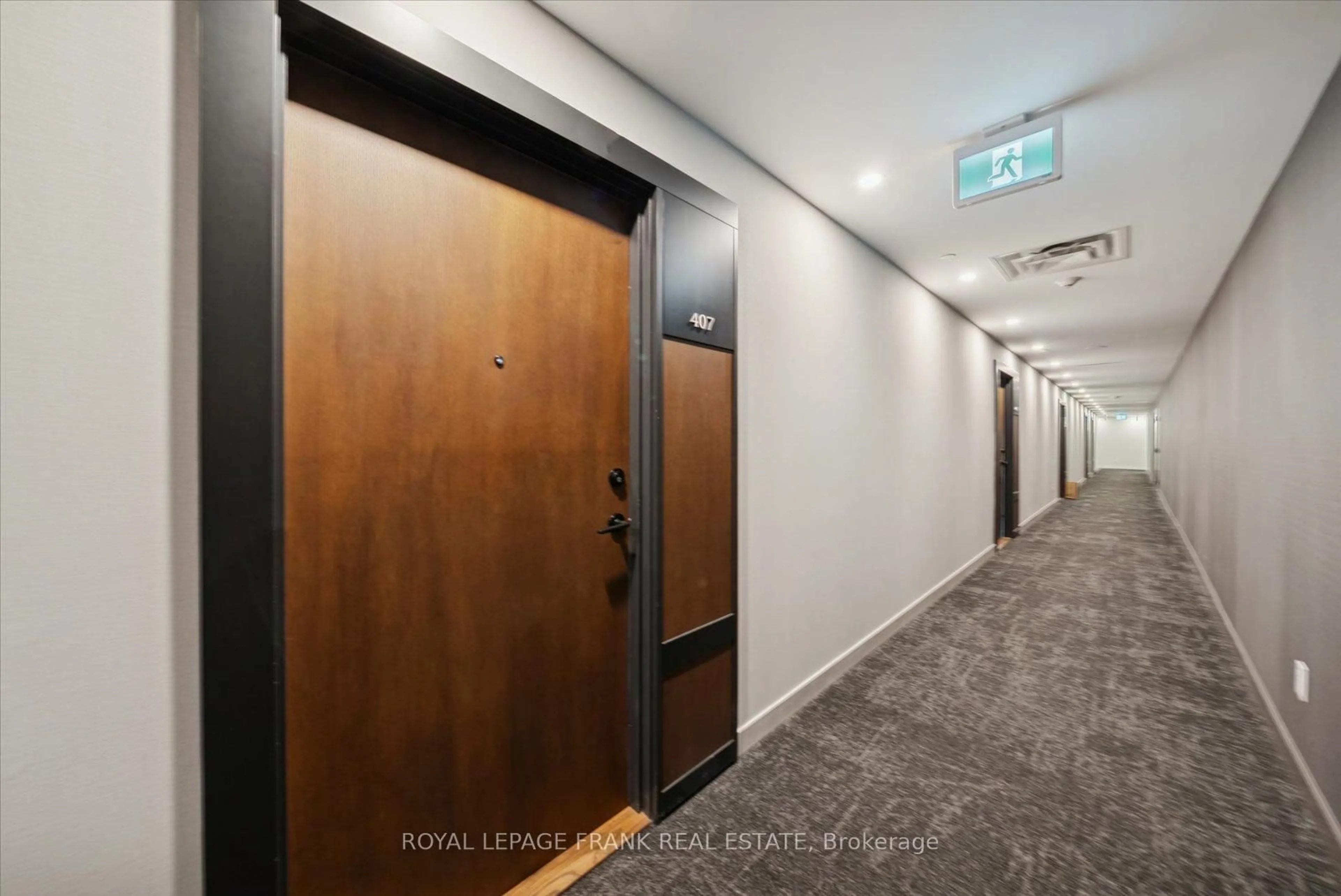 Indoor foyer for 4065 Confederation Pkwy #407, Mississauga Ontario L5B 0L4