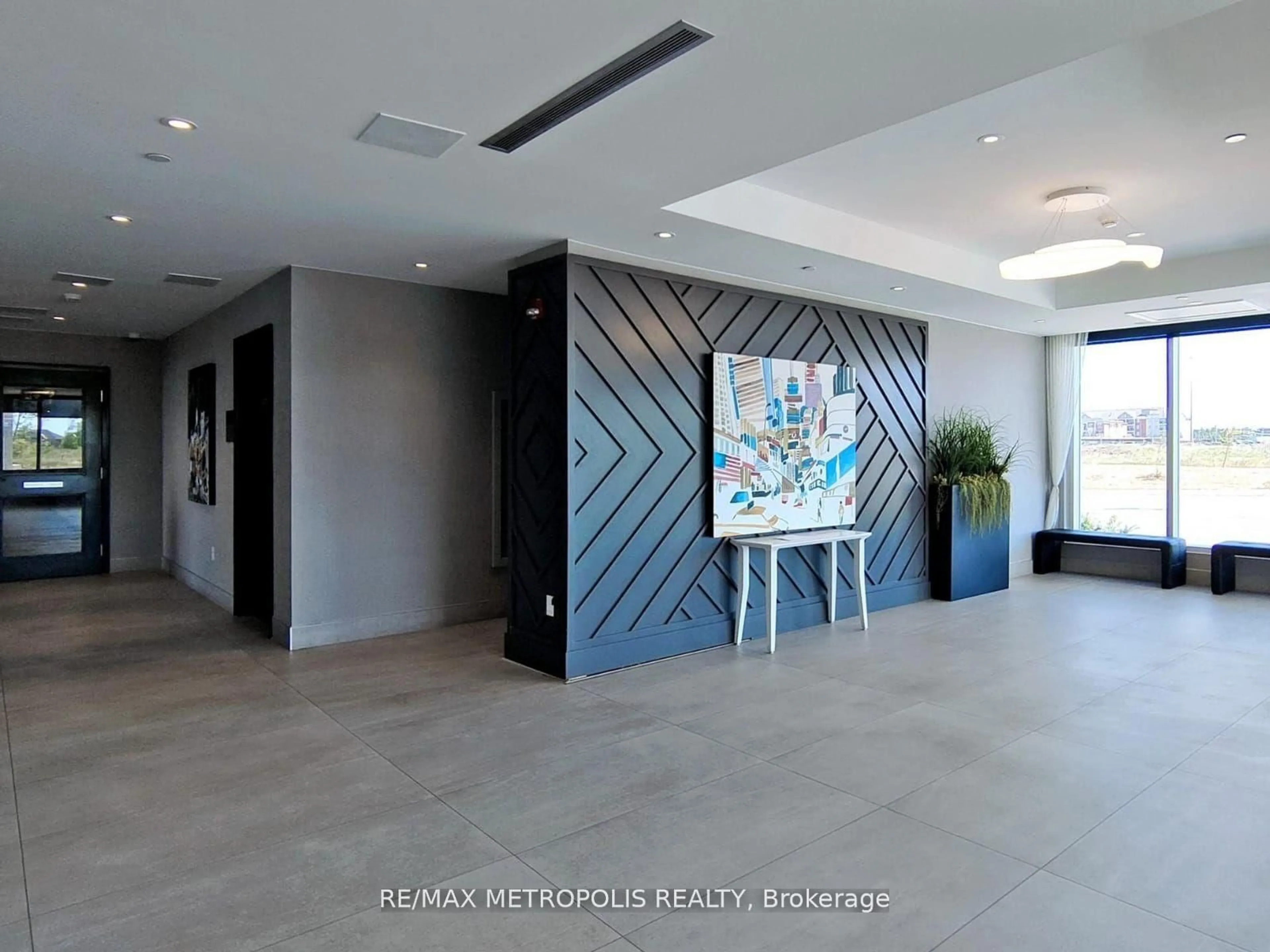 Indoor foyer for 200 Lagerfeld Dr #401, Brampton Ontario L7A 0H8