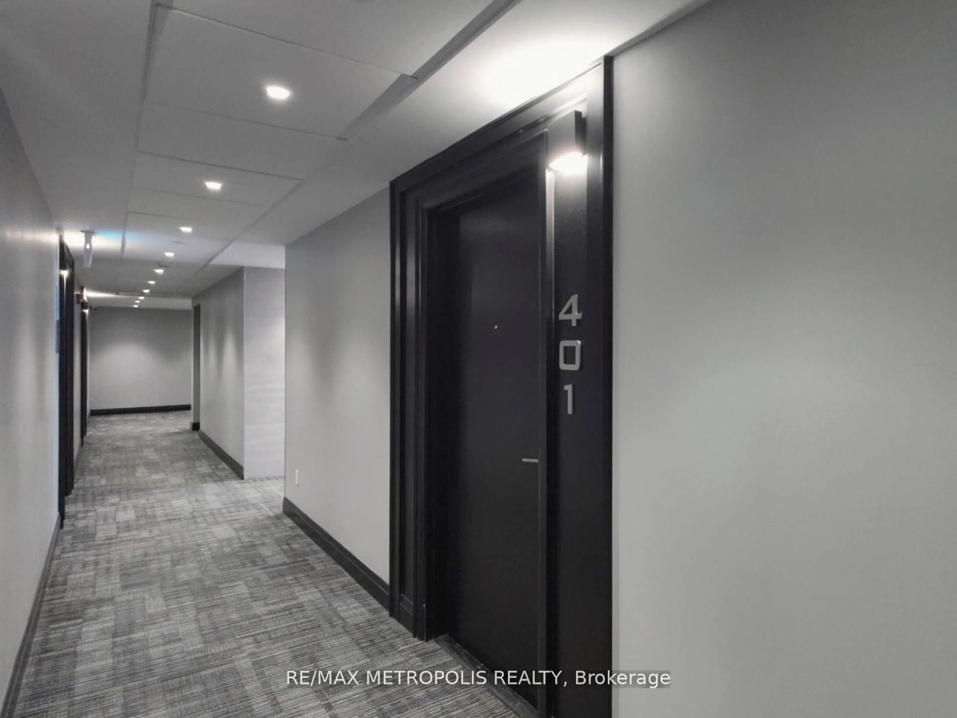 Indoor foyer for 200 Lagerfeld Dr #401, Brampton Ontario L7A 0H8