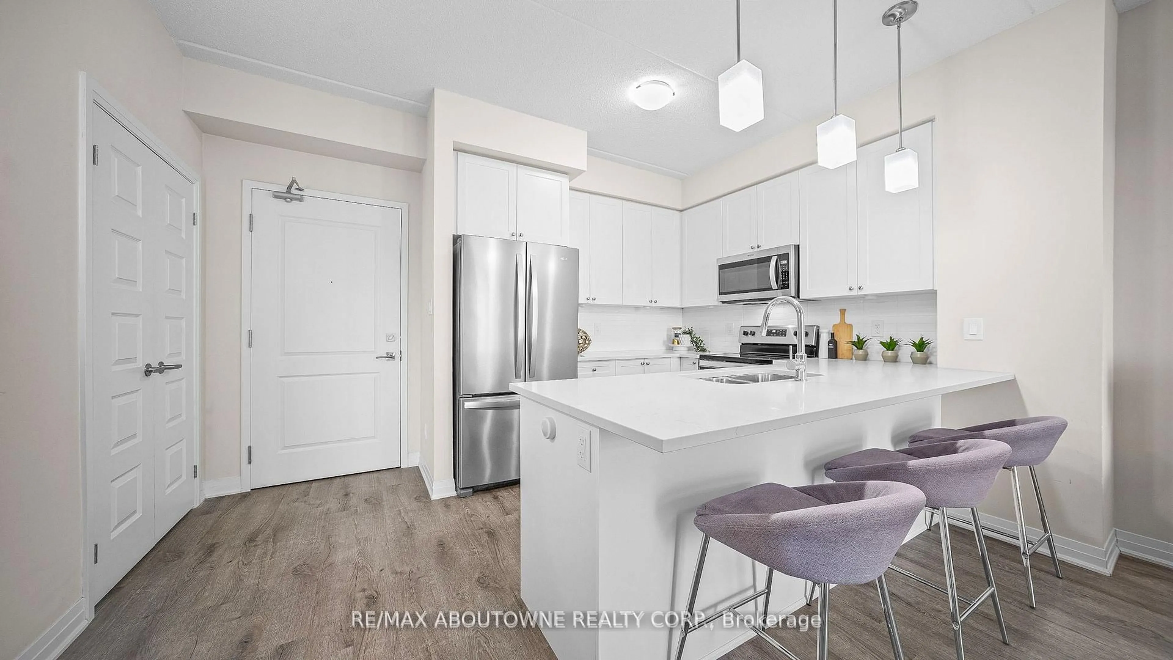 Open concept kitchen, unknown for 610 Farmstead Dr #304, Milton Ontario L9T 7W2