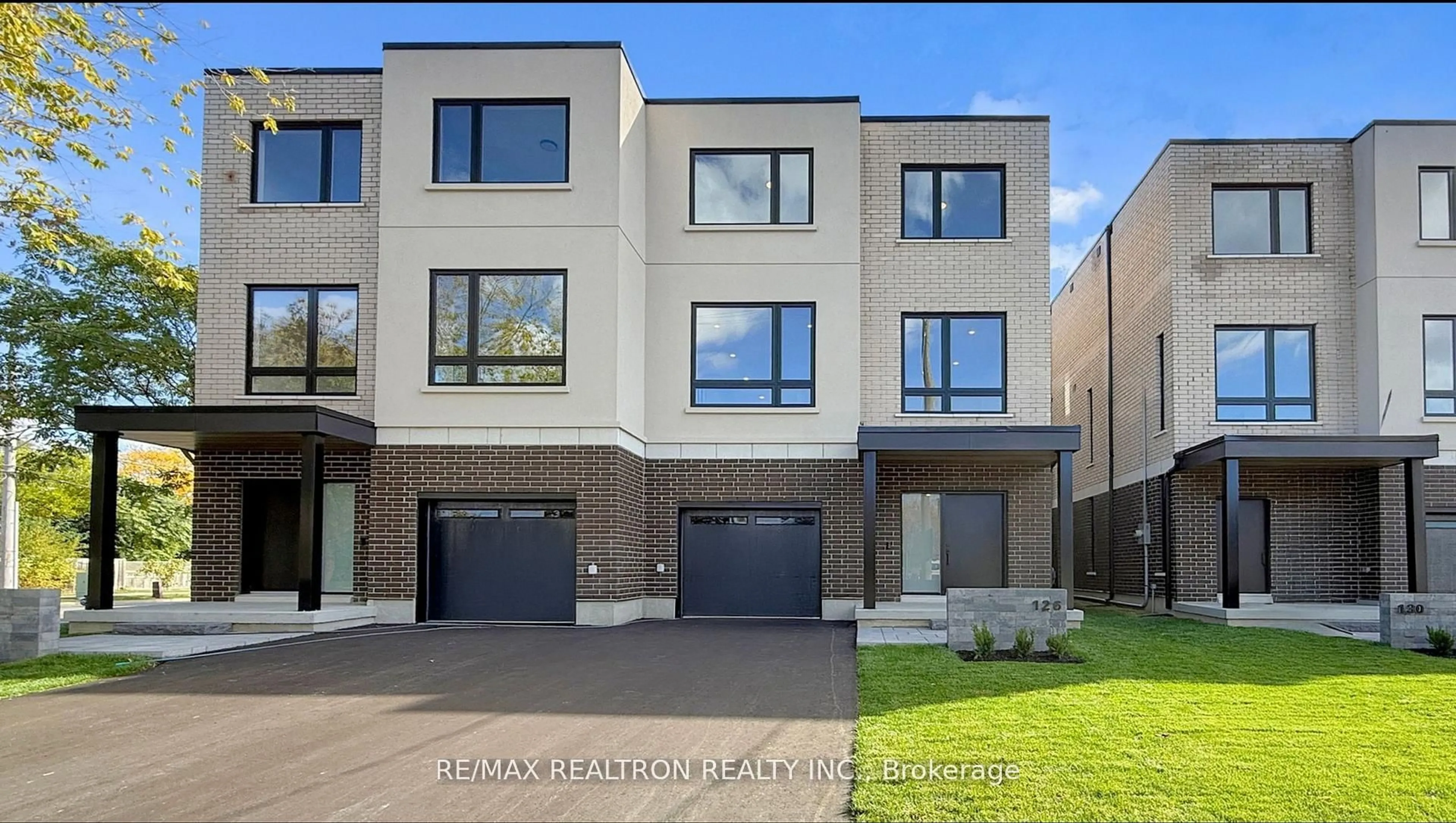 Home with brick exterior material, street for 126 Dunbar Rd, Mississauga Ontario L5B 1G7