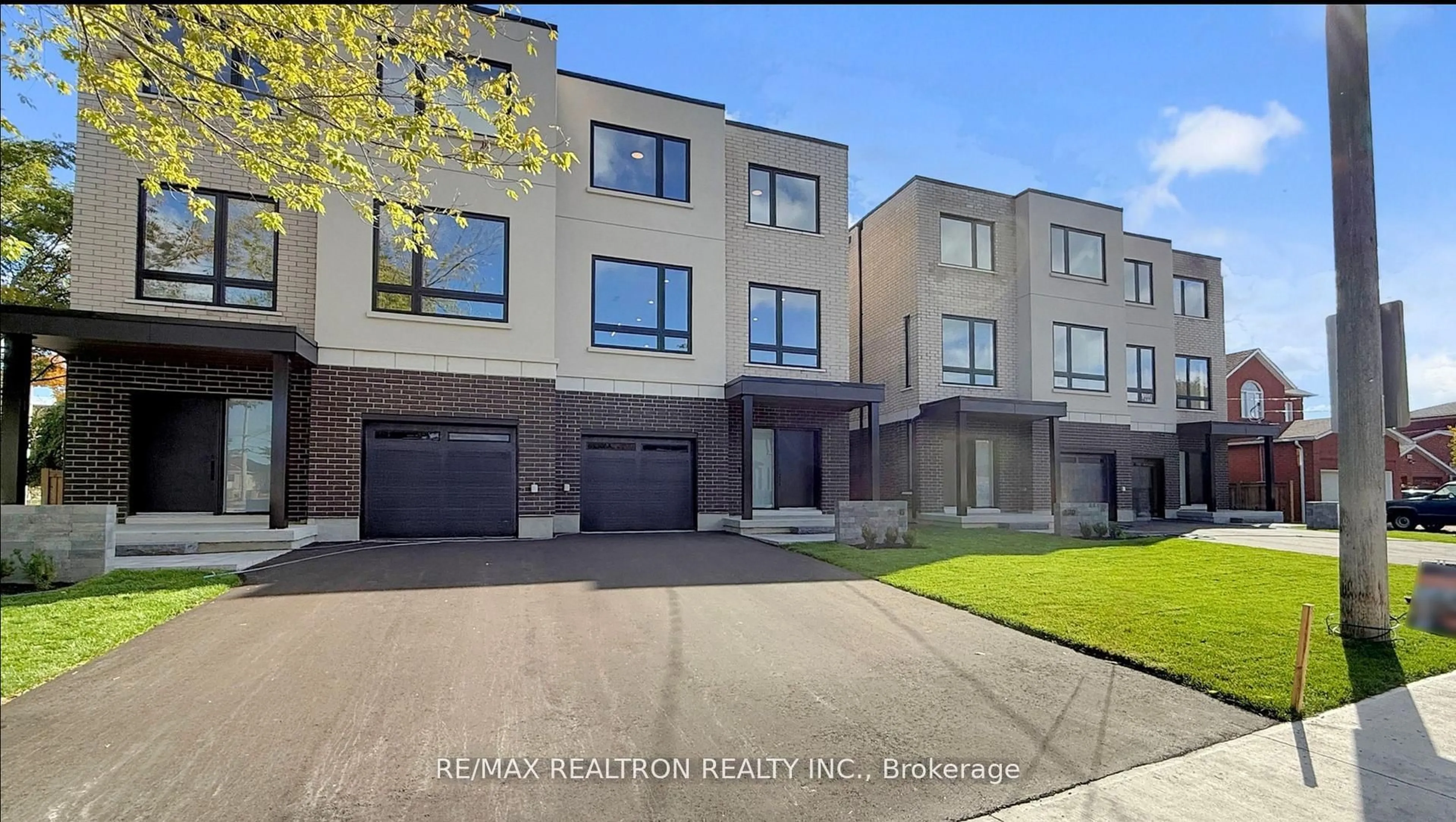 Home with brick exterior material, street for 126 Dunbar Rd, Mississauga Ontario L5B 1G7