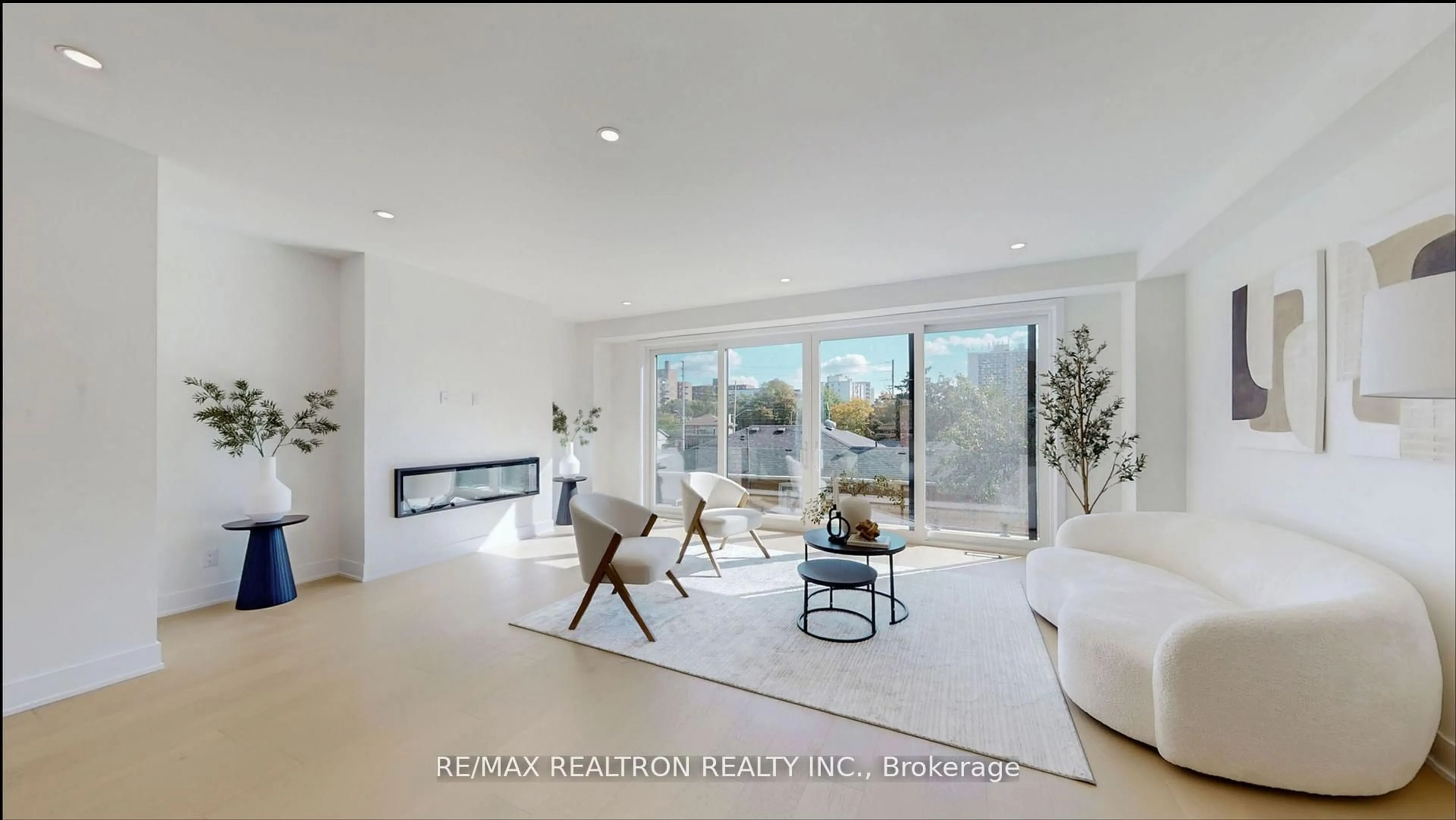 Living room with furniture, ceramic/tile floor for 126 Dunbar Rd, Mississauga Ontario L5B 1G7