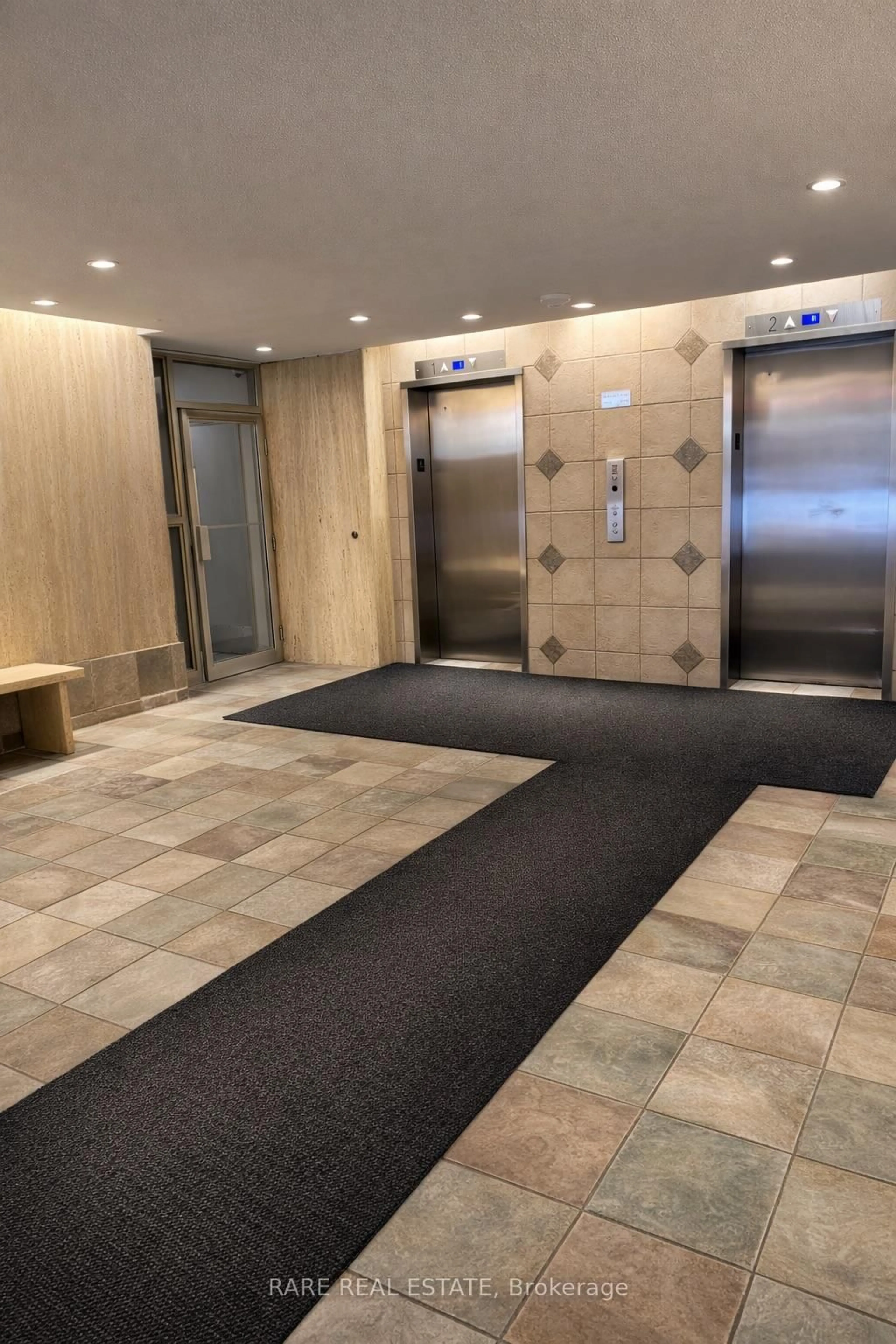 Indoor foyer for 19 Four Winds Dr #Unit #104, Toronto Ontario M3J 2S9