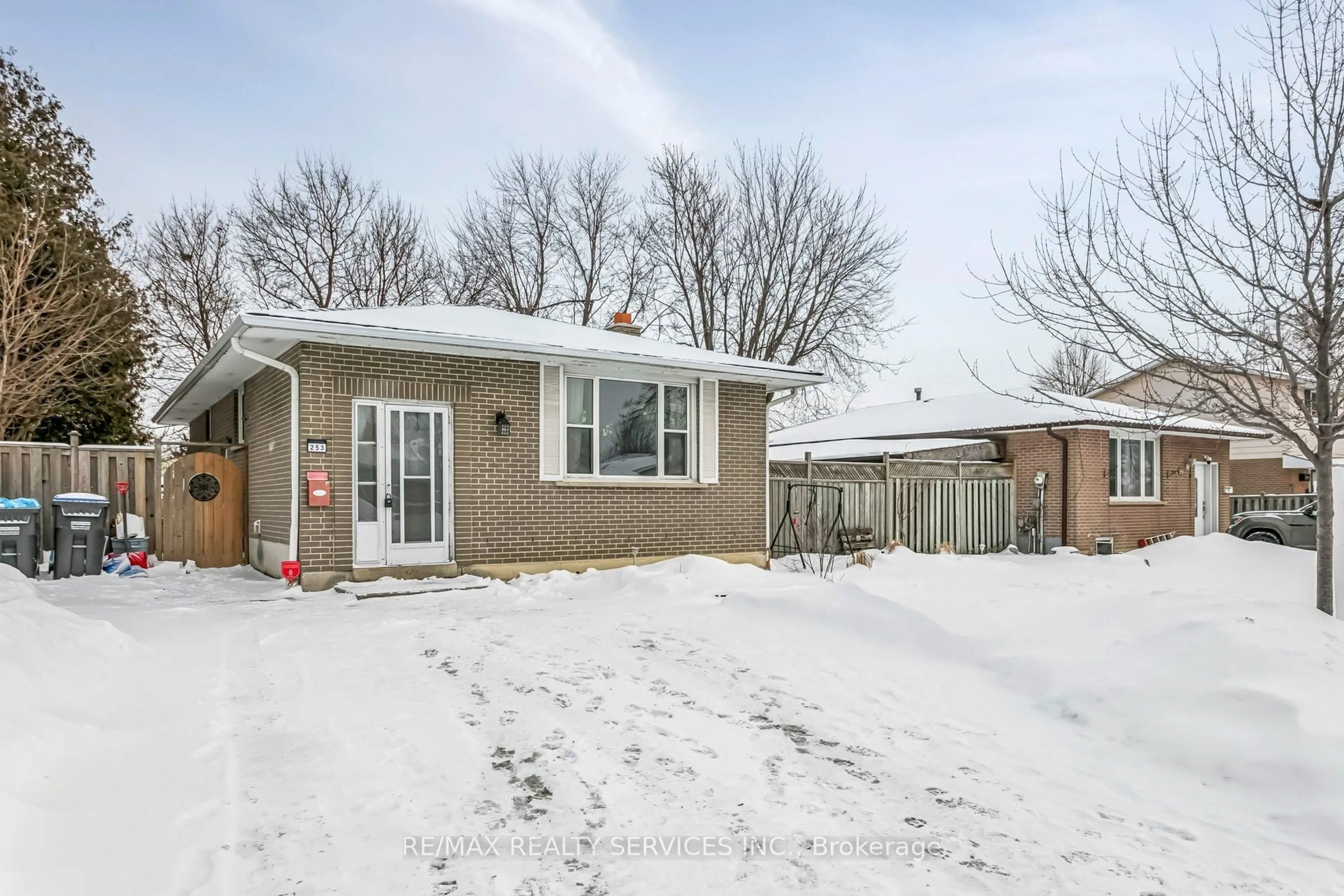 Unknown for 253 Vodden St, Brampton Ontario L6V 1N3