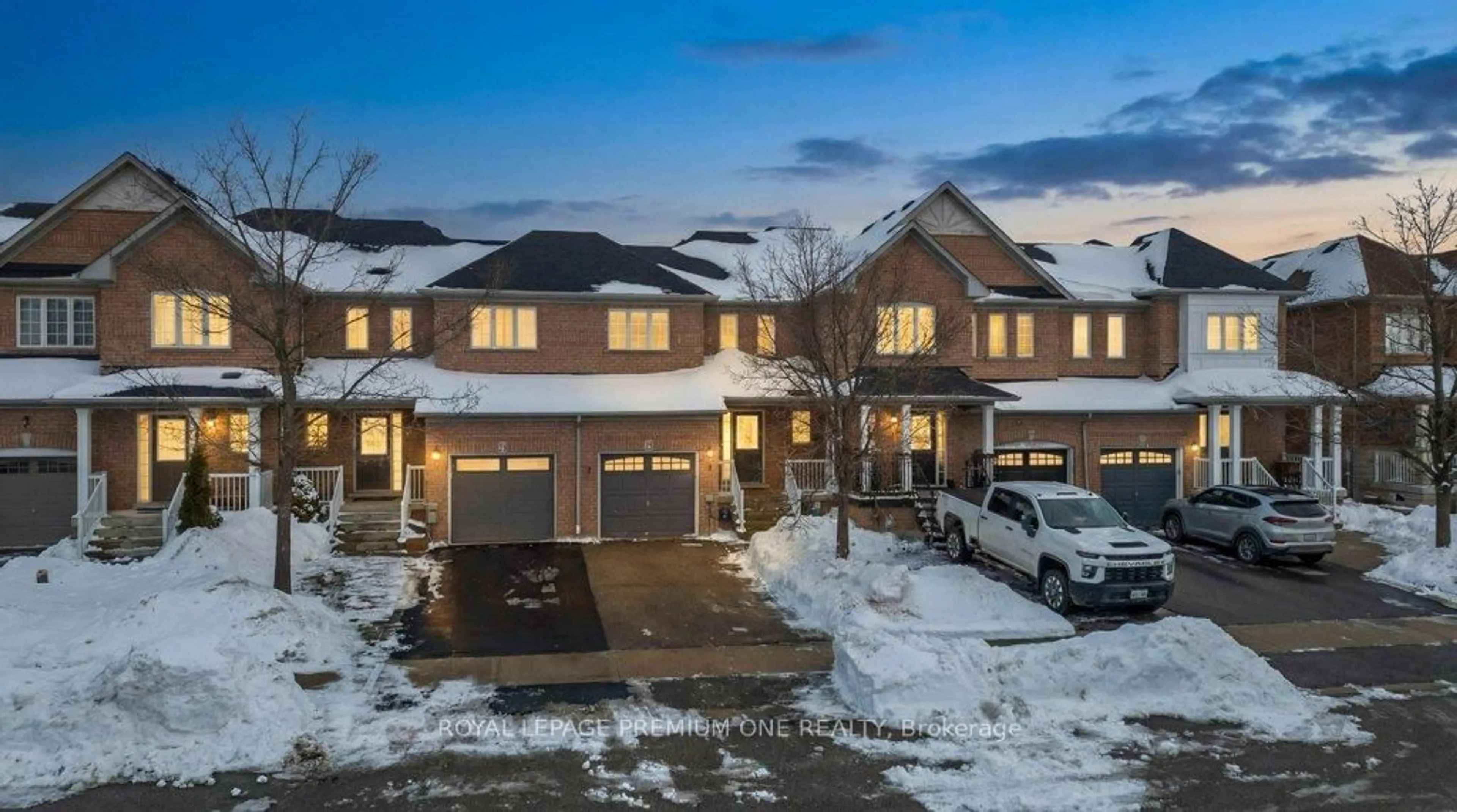 A pic from outside/outdoor area/front of a property/back of a property/a pic from drone, mountain view for 13 Summitridge Crt, Brampton Ontario L6P 2E5